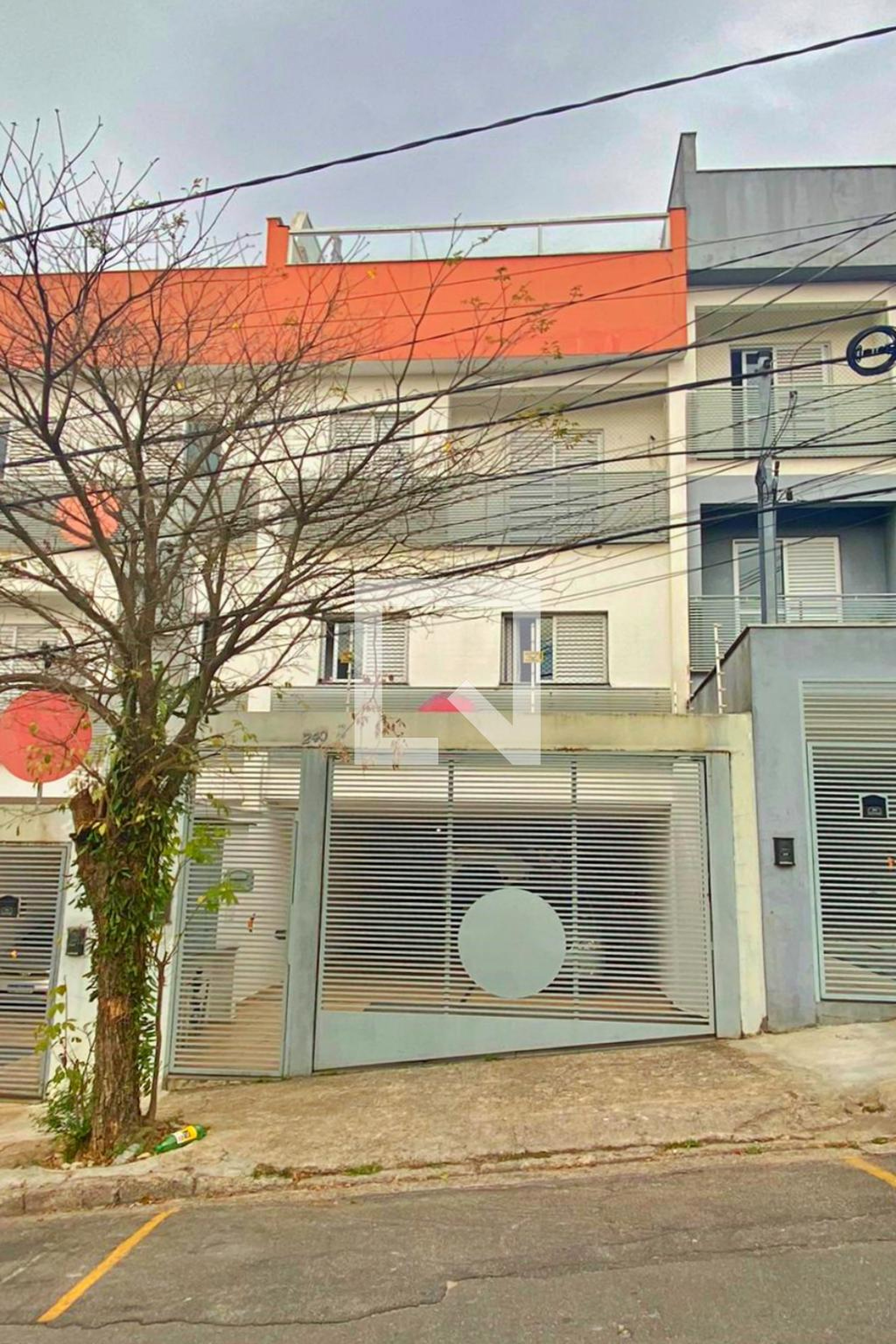 Fachada Condomínio em Rua Otávio Mangabeira, 240