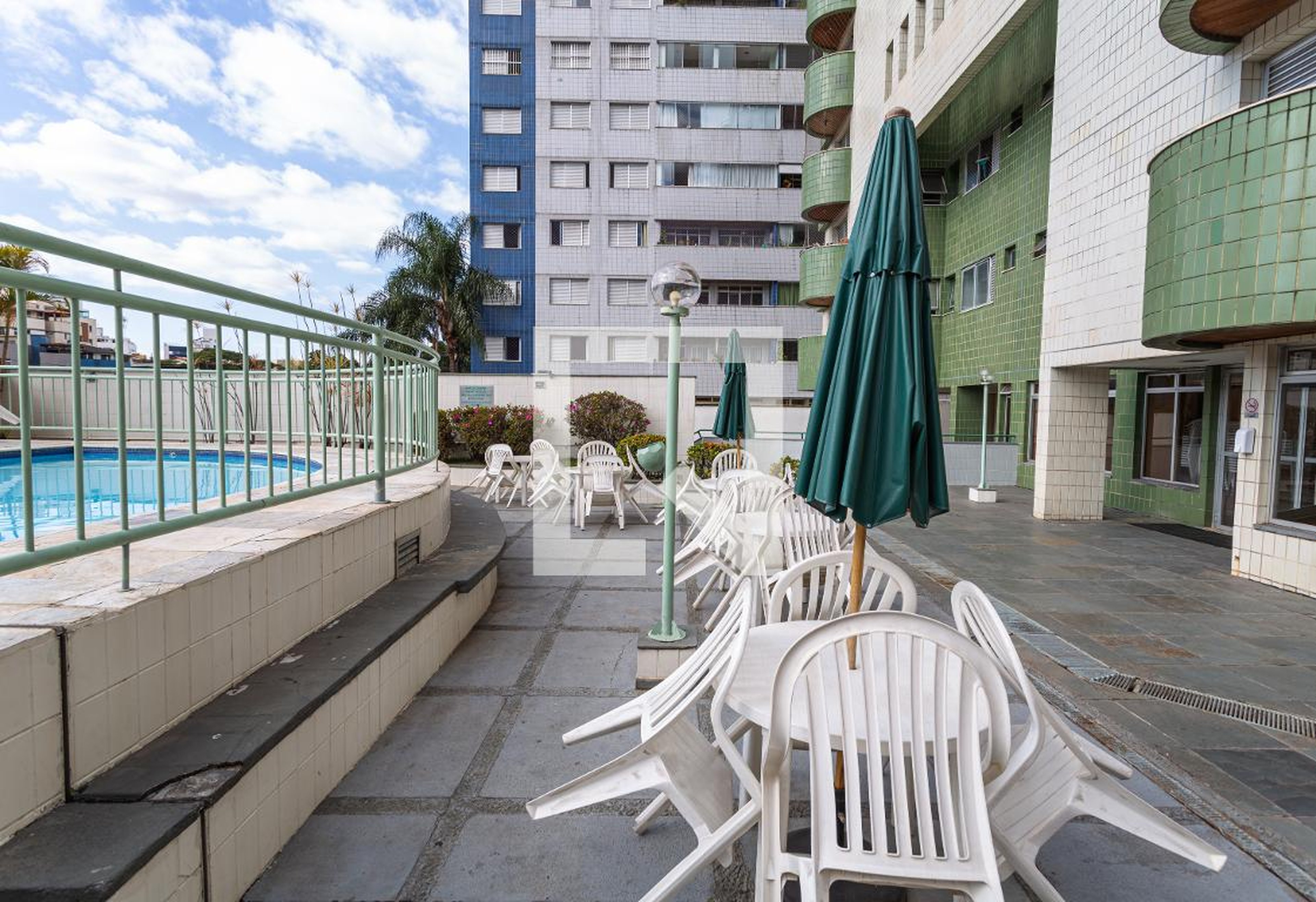 Área da Piscina - Jardim das Orquídeas