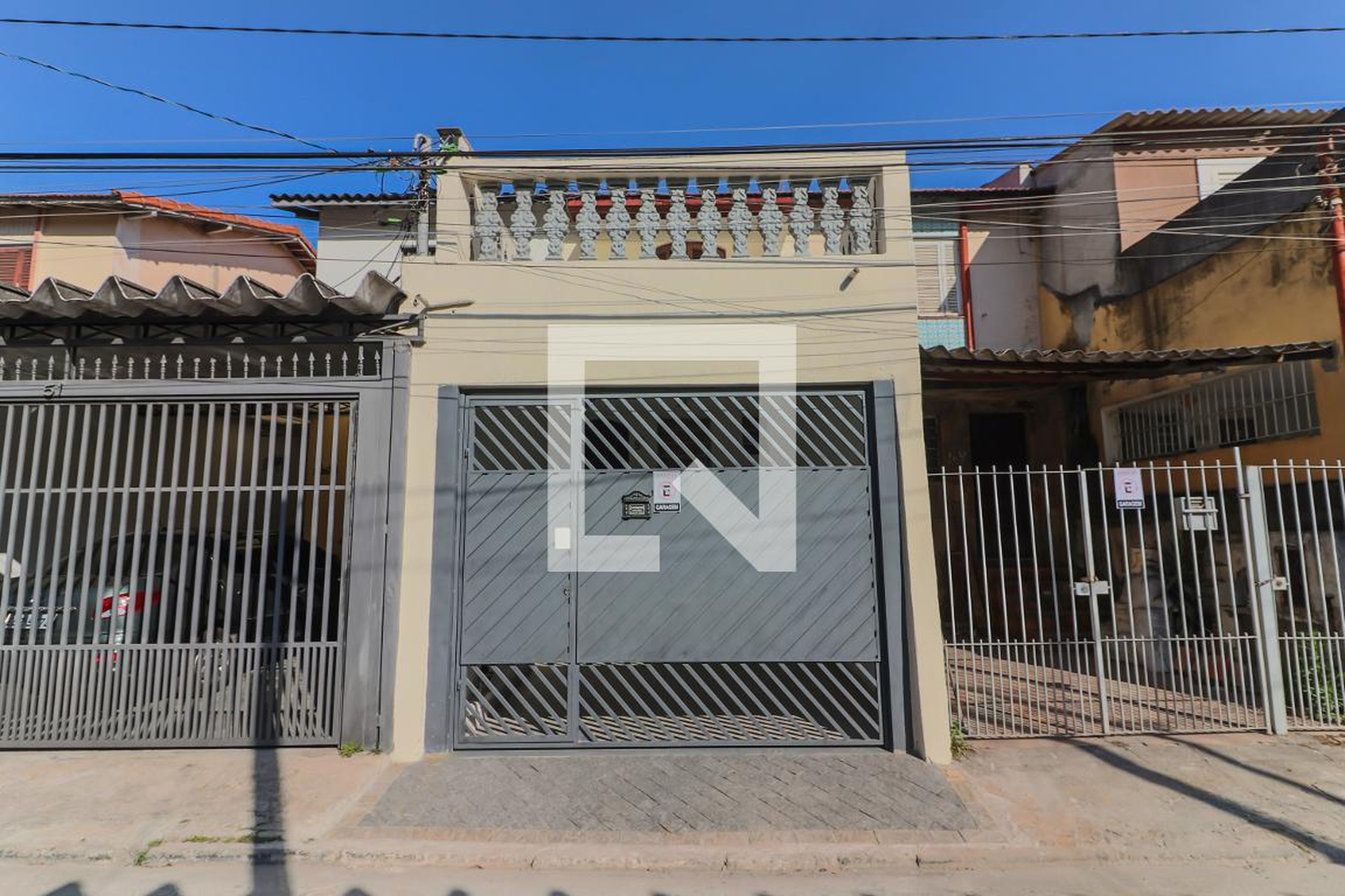 Fachada Condomínio em Rua Maria da Anunciação Oliveira, 55