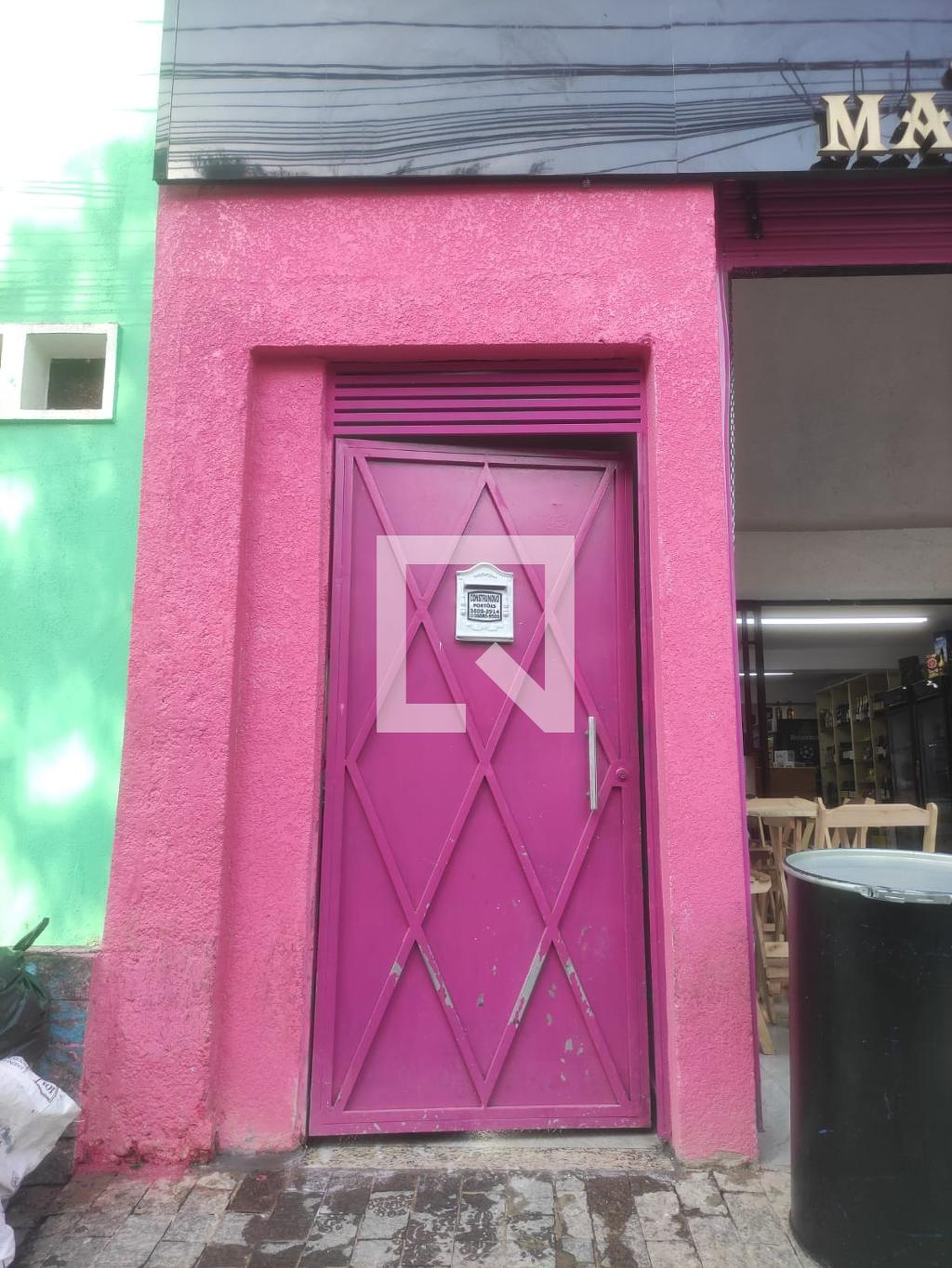 fachada Condomínio em Rua Estefânia Louro, 272