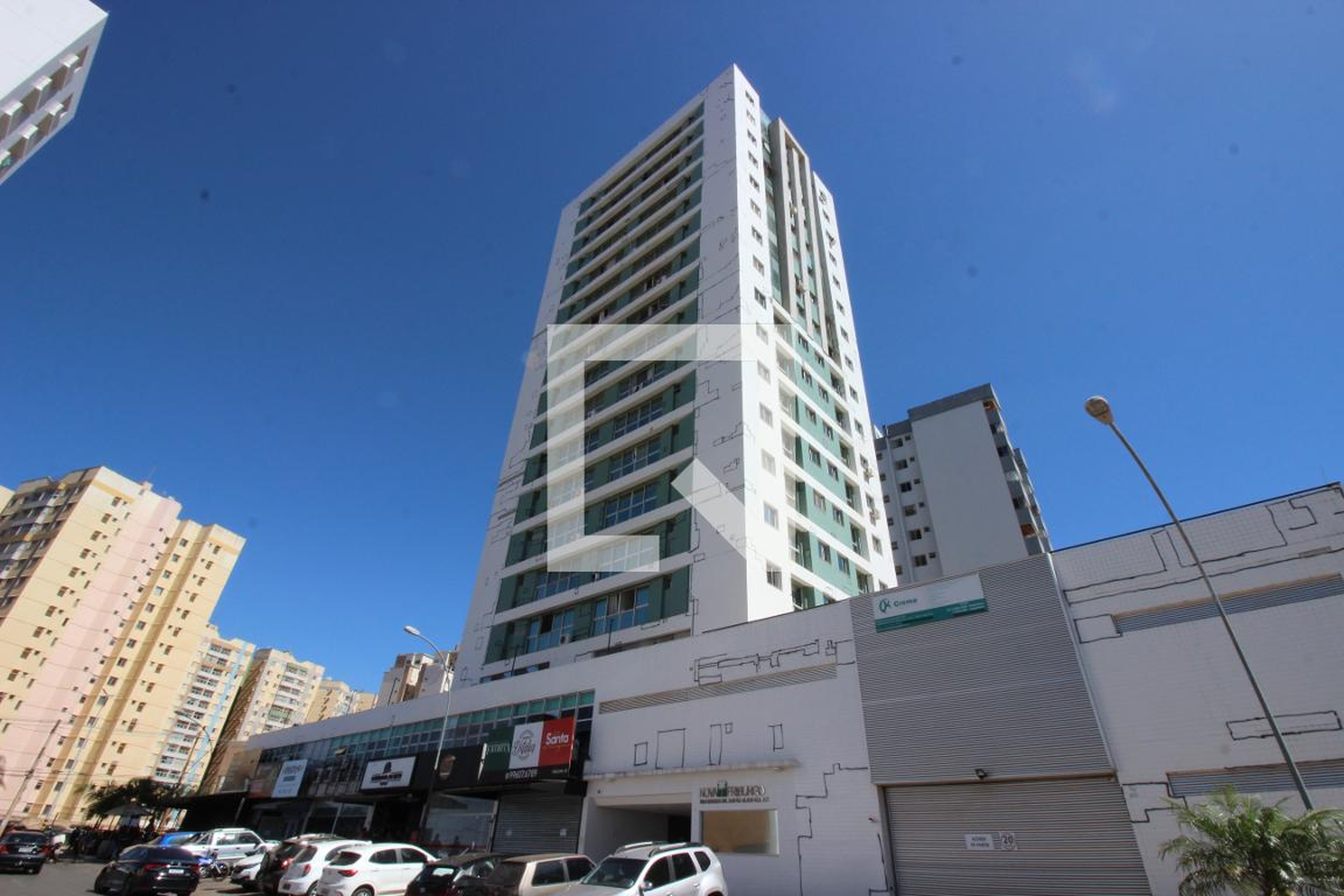 Fachada Condomínio em Rua Manacá, 6