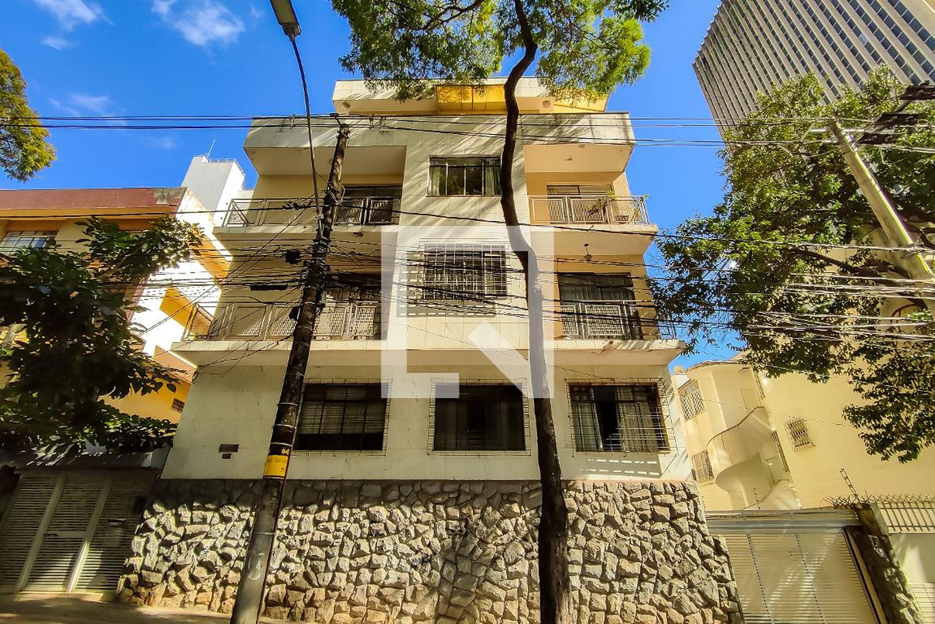 Fachada Condomínio em Rua Dias Adorno, 30