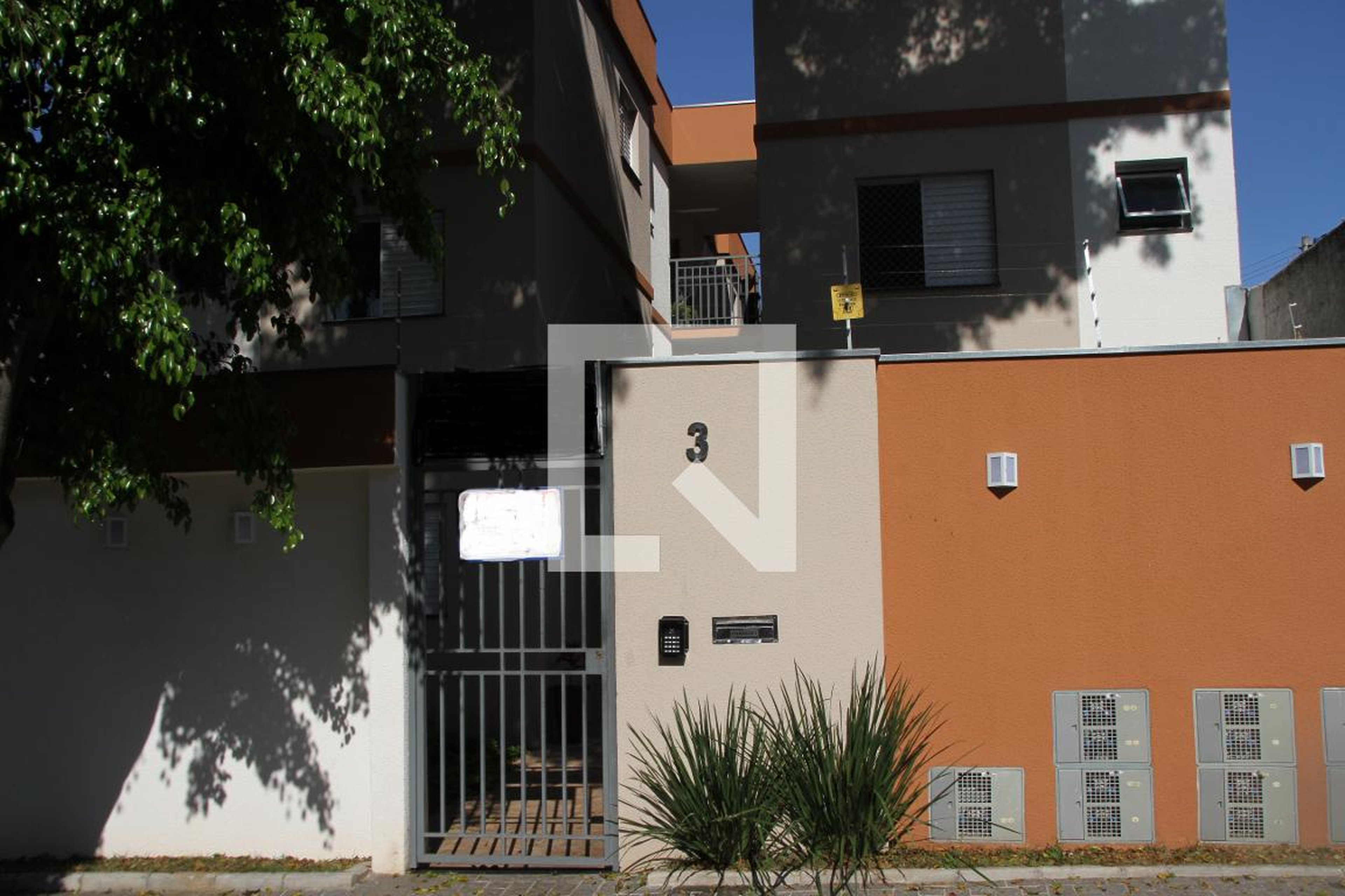 Fachada Condomínio em Rua Erli, 6