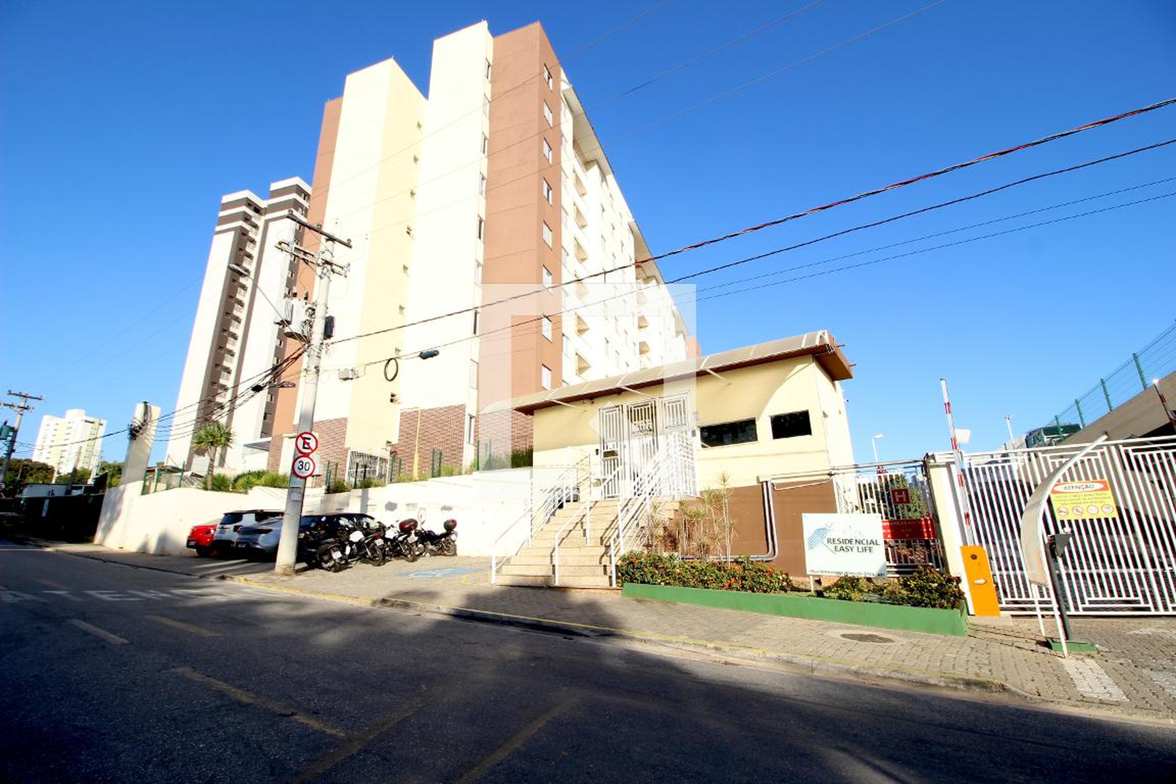 Fachada do Condomínio Condomínio Easy Life