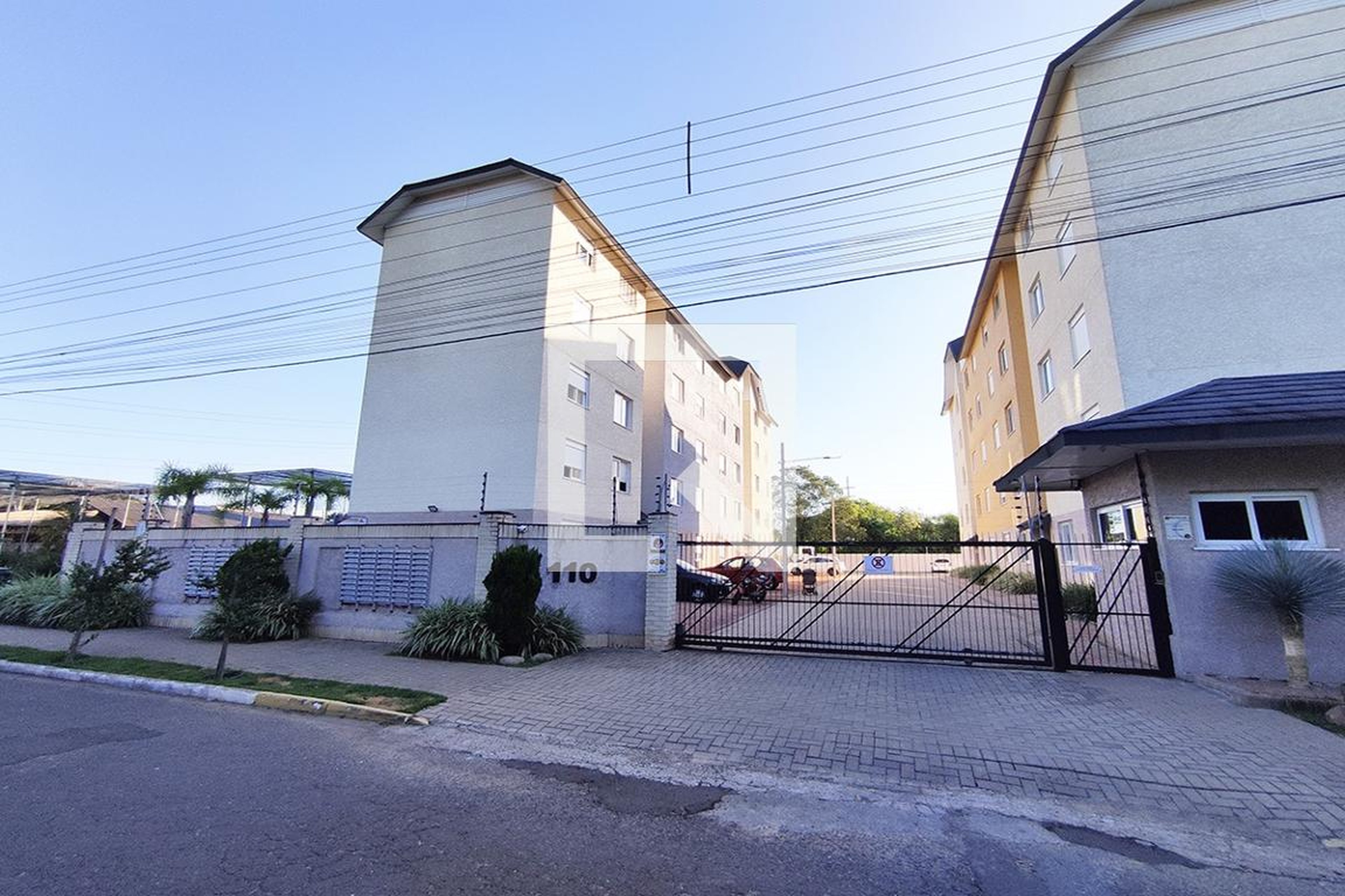 Fachada do Condomínio Condomínio em Rua Guanabara, 128