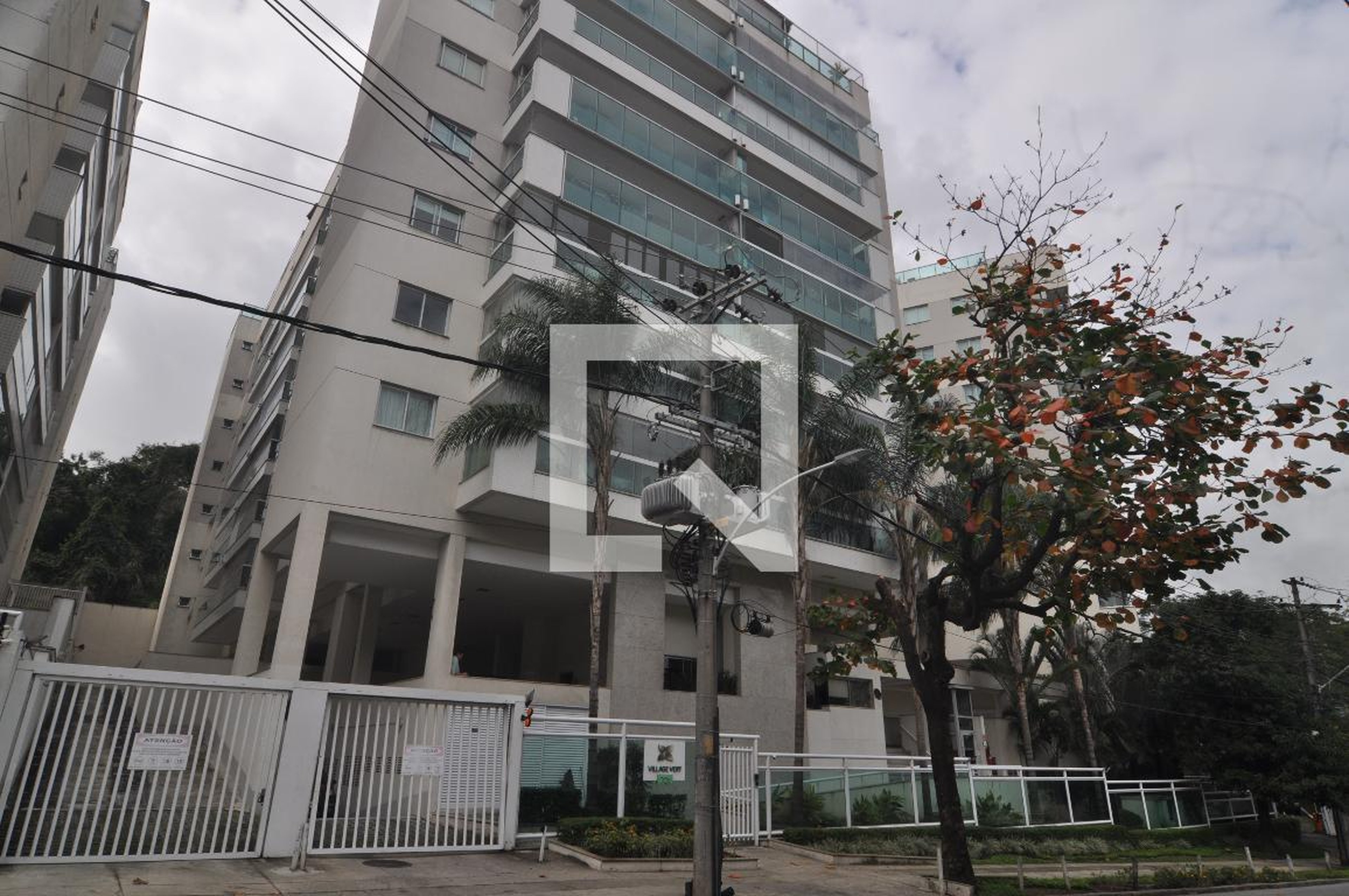 Fachada do Condomínio Condomínio Village Vert