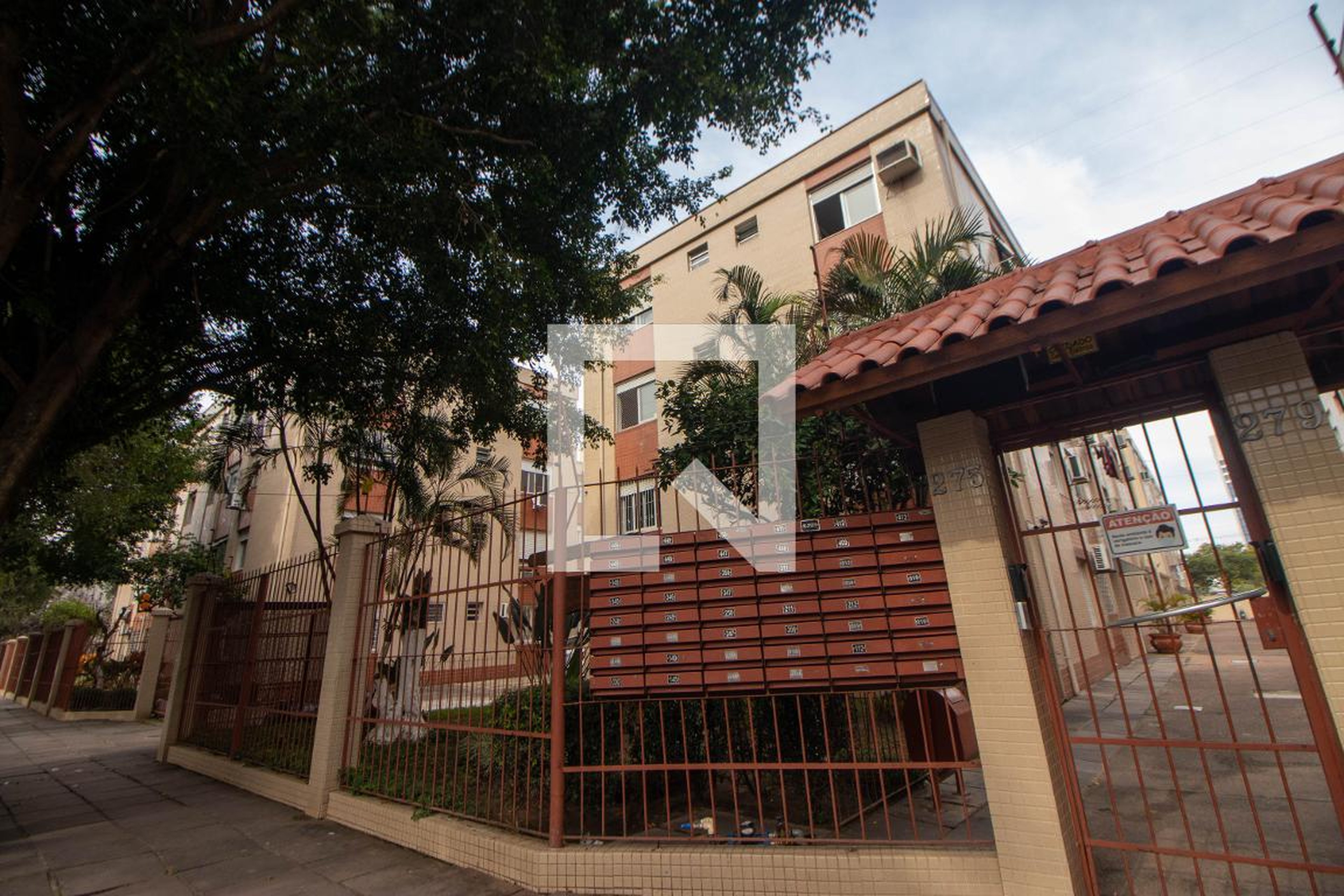 Fachada do Condomínio Condomínio em Rua Cipó, 275