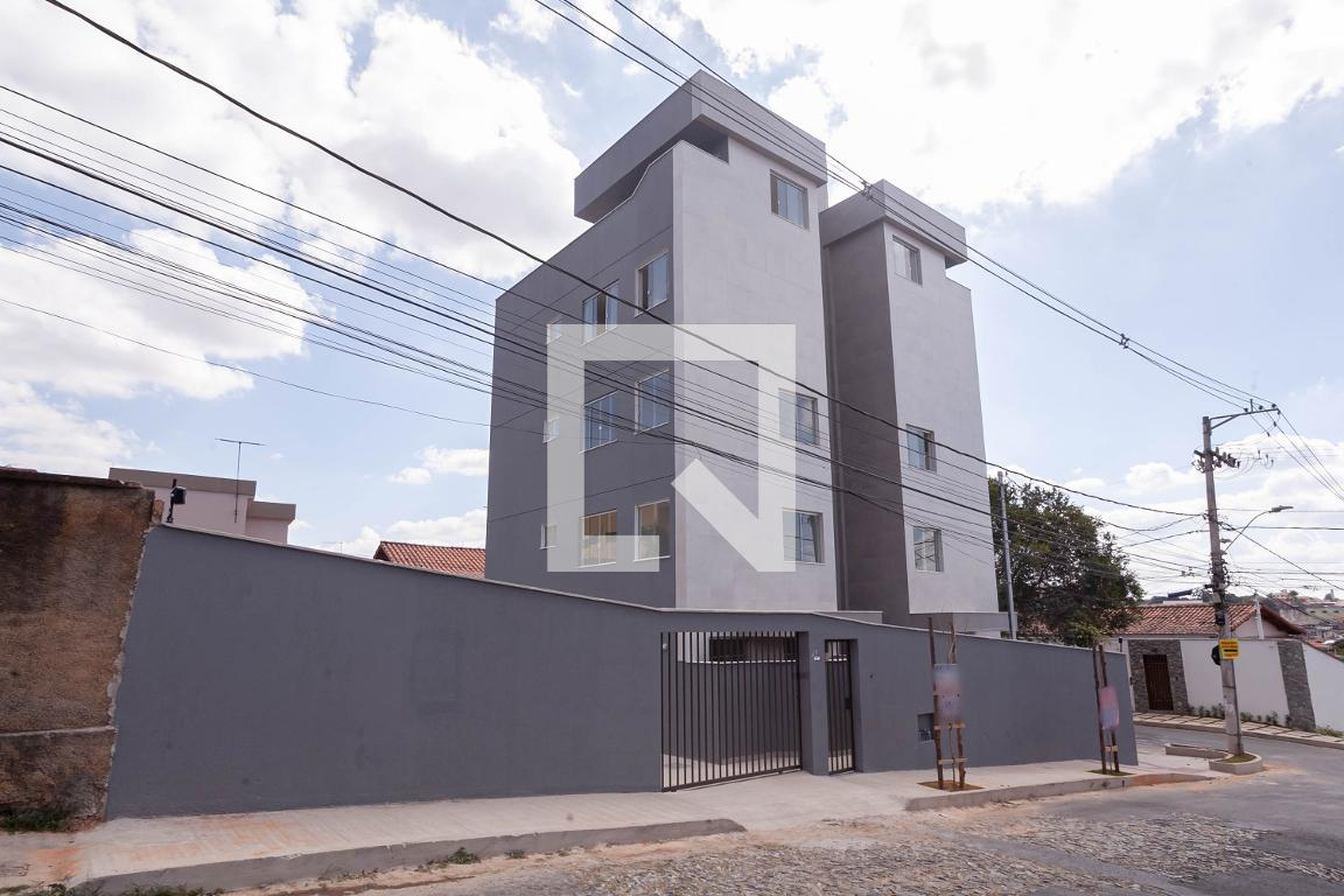 Fachada do prédio Condomínio em Rua Antônio de Sá, 45