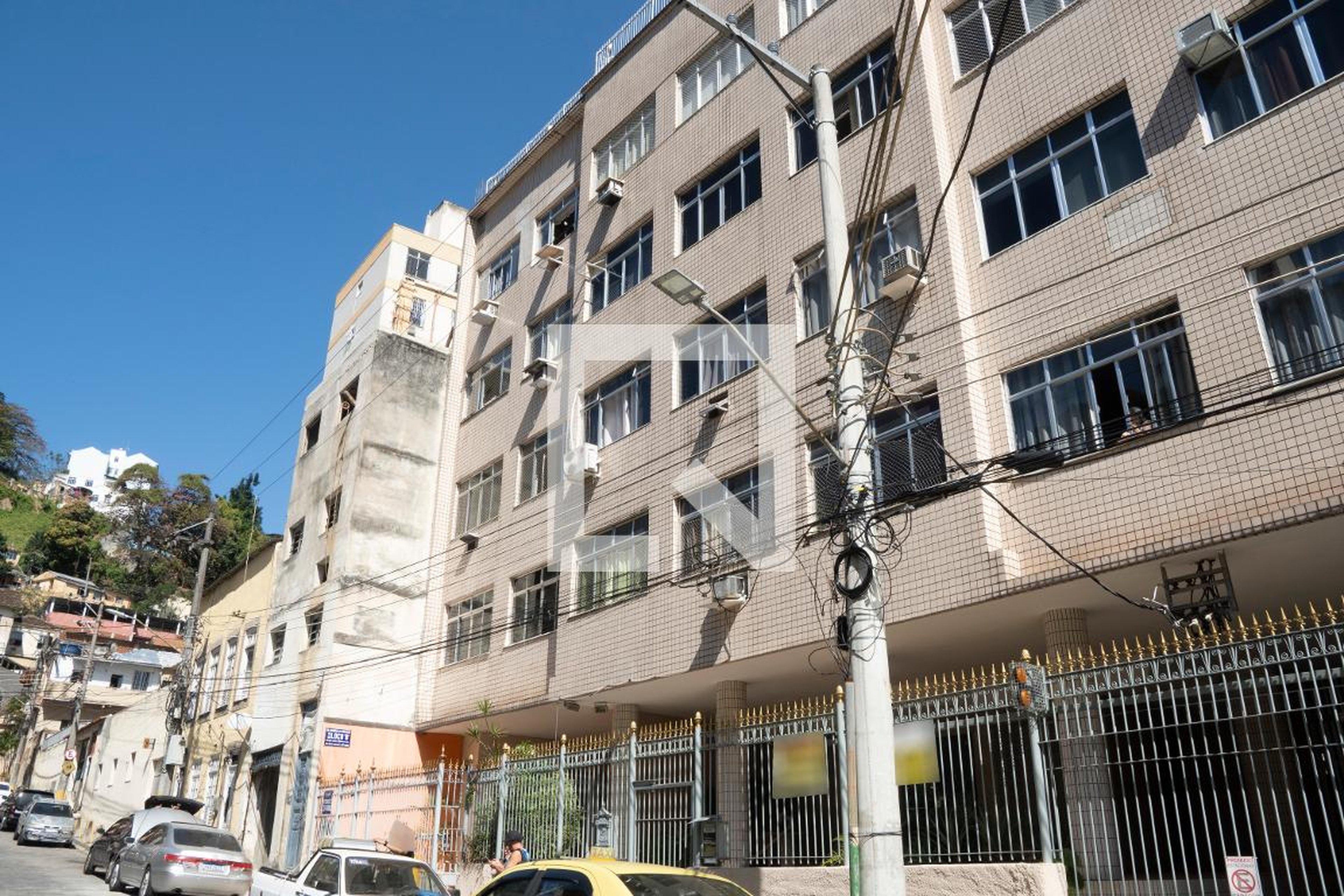 Fachada do Prédio Condomínio em Rua André Cavalcanti, 148