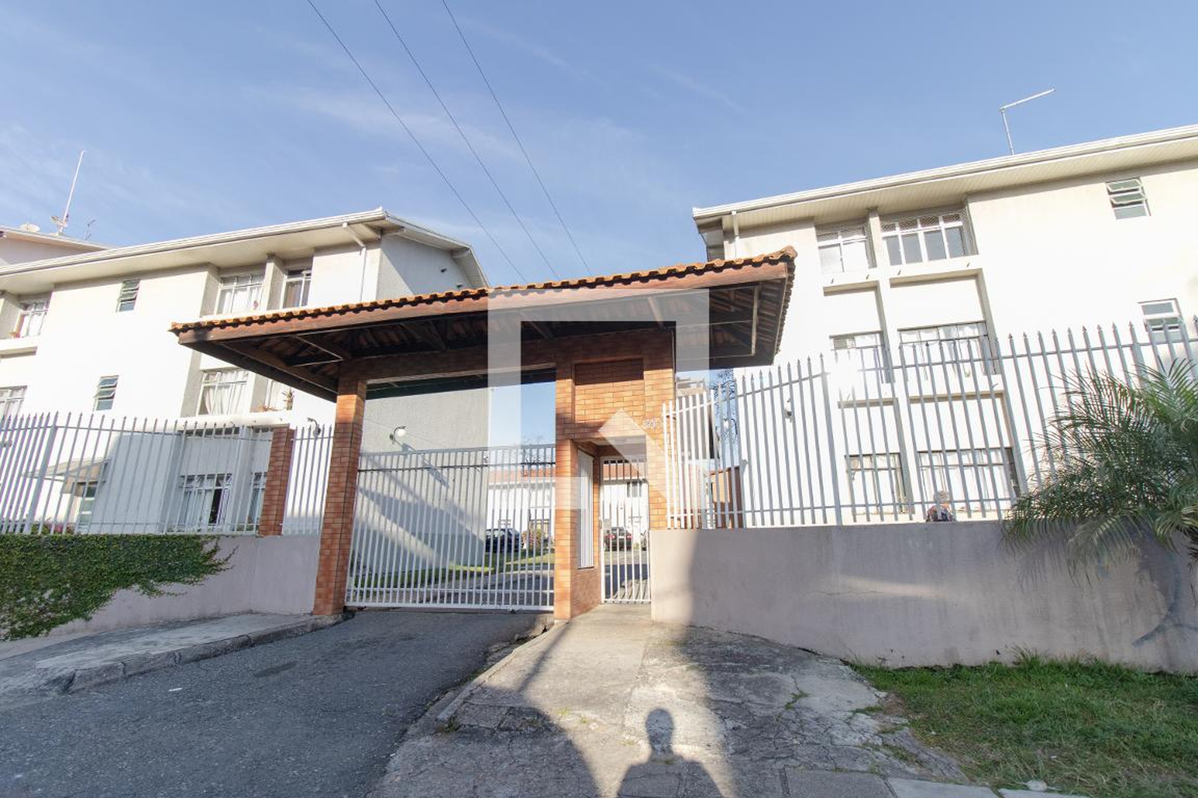 Fachada do Condomínio Condomínio em Rua Tijucas do Sul, 500