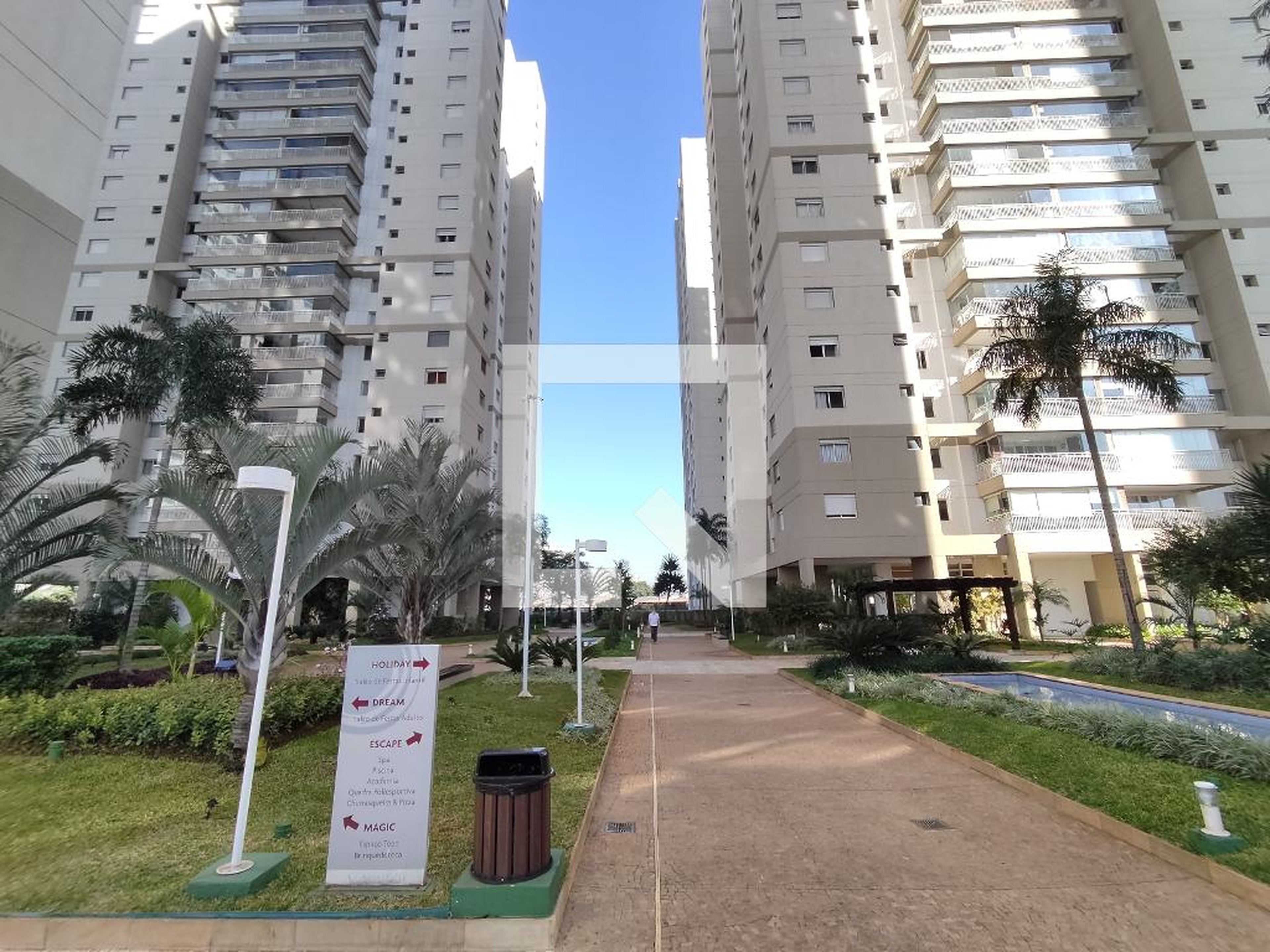 Fachada do Condomínio Condomínio Celebration