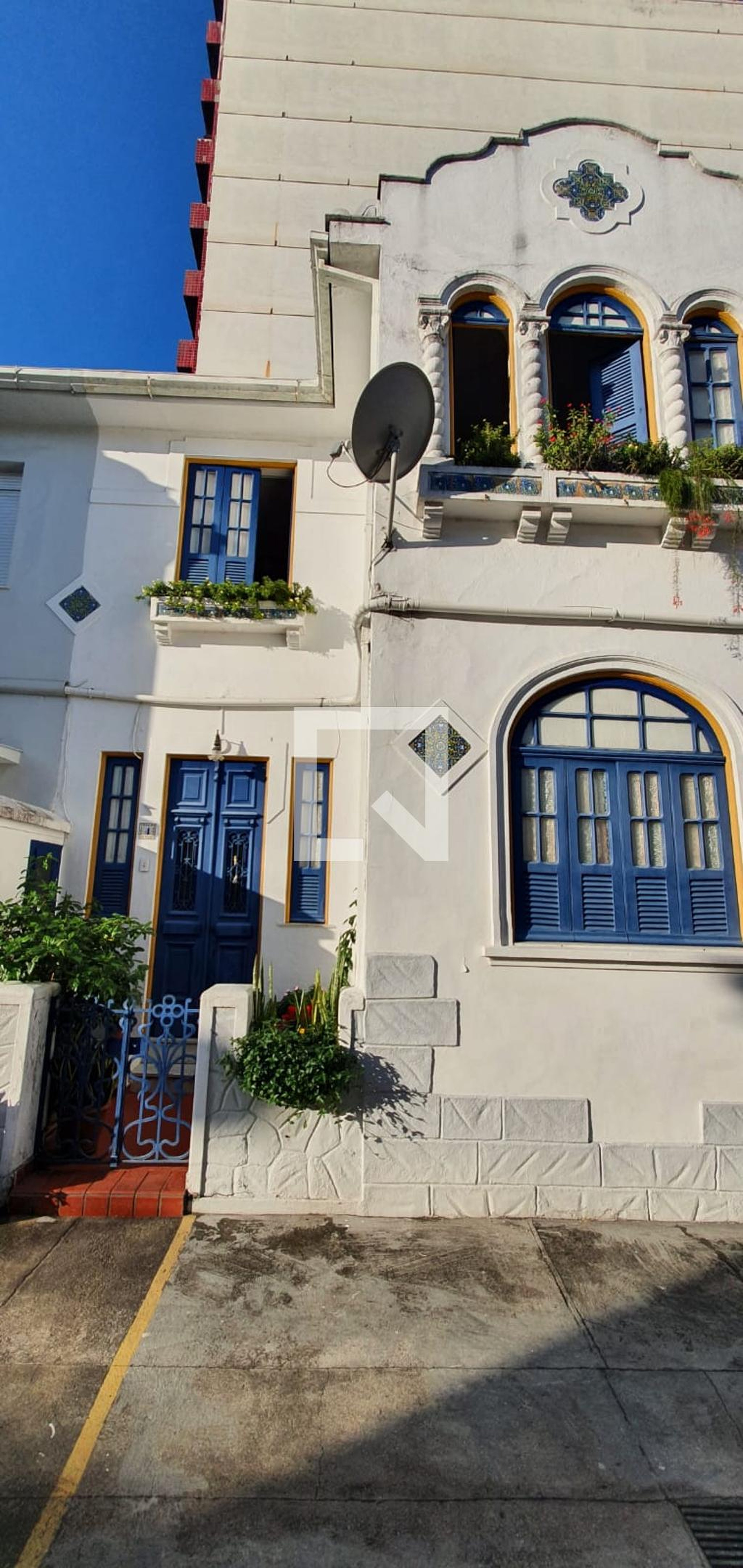 Fachada Condomínio em Rua Haddock Lobo, 96