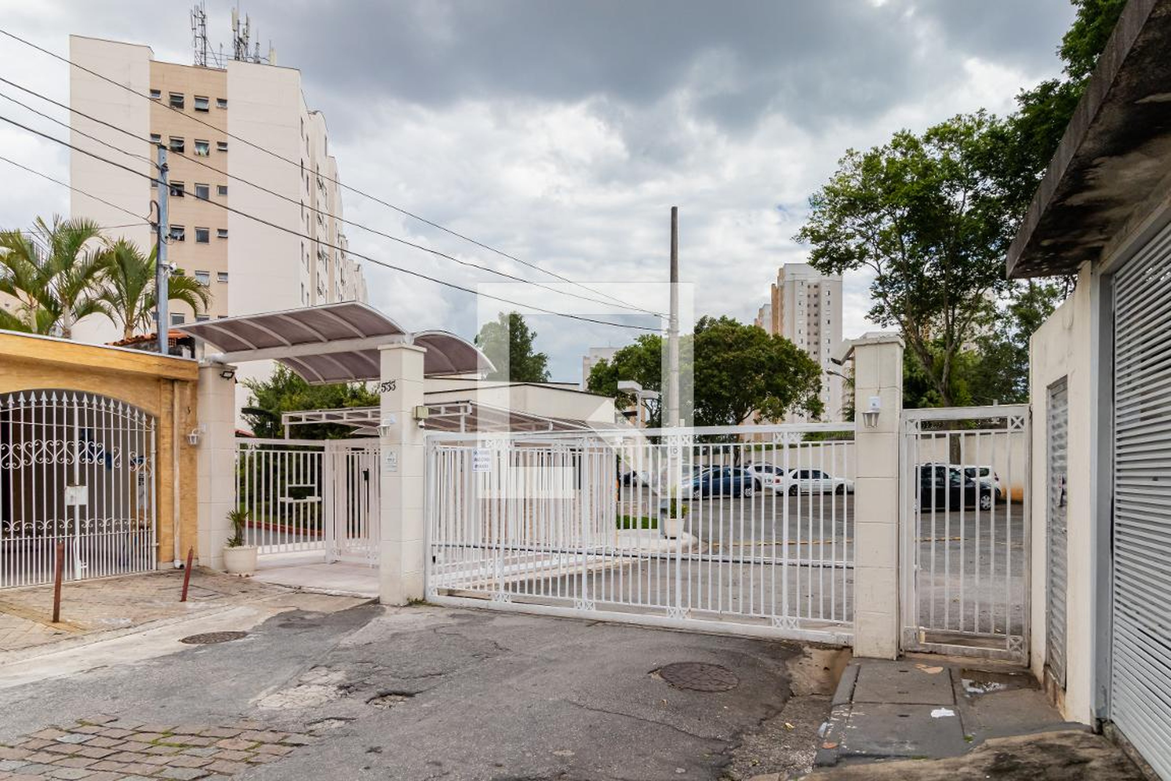 Fachada do Condomínio Condomínio Morada das Flores