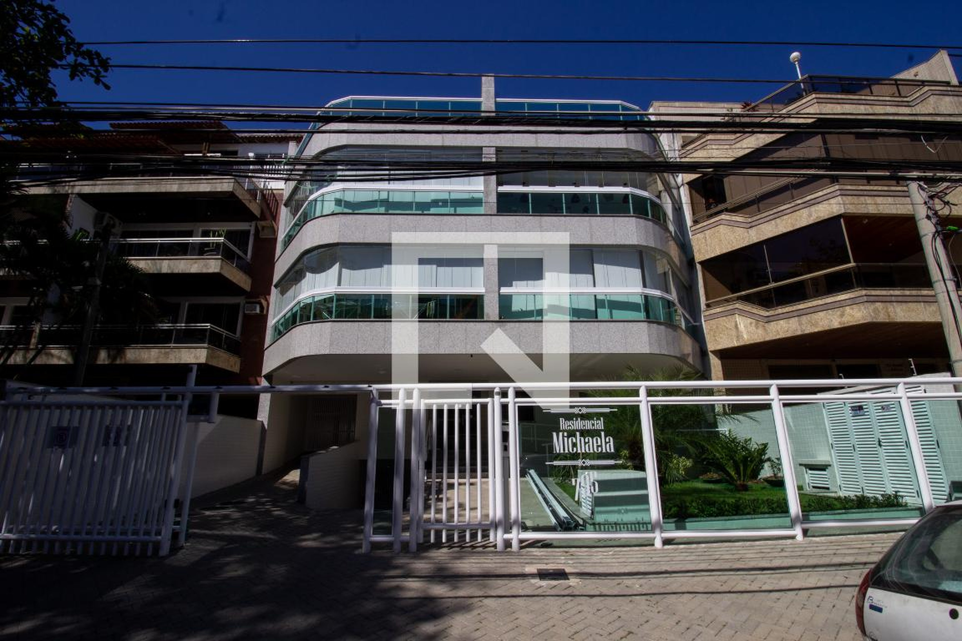 Fachada do Prédio Condomínio em Rua Demóstenes Madureira de Pinho, 795