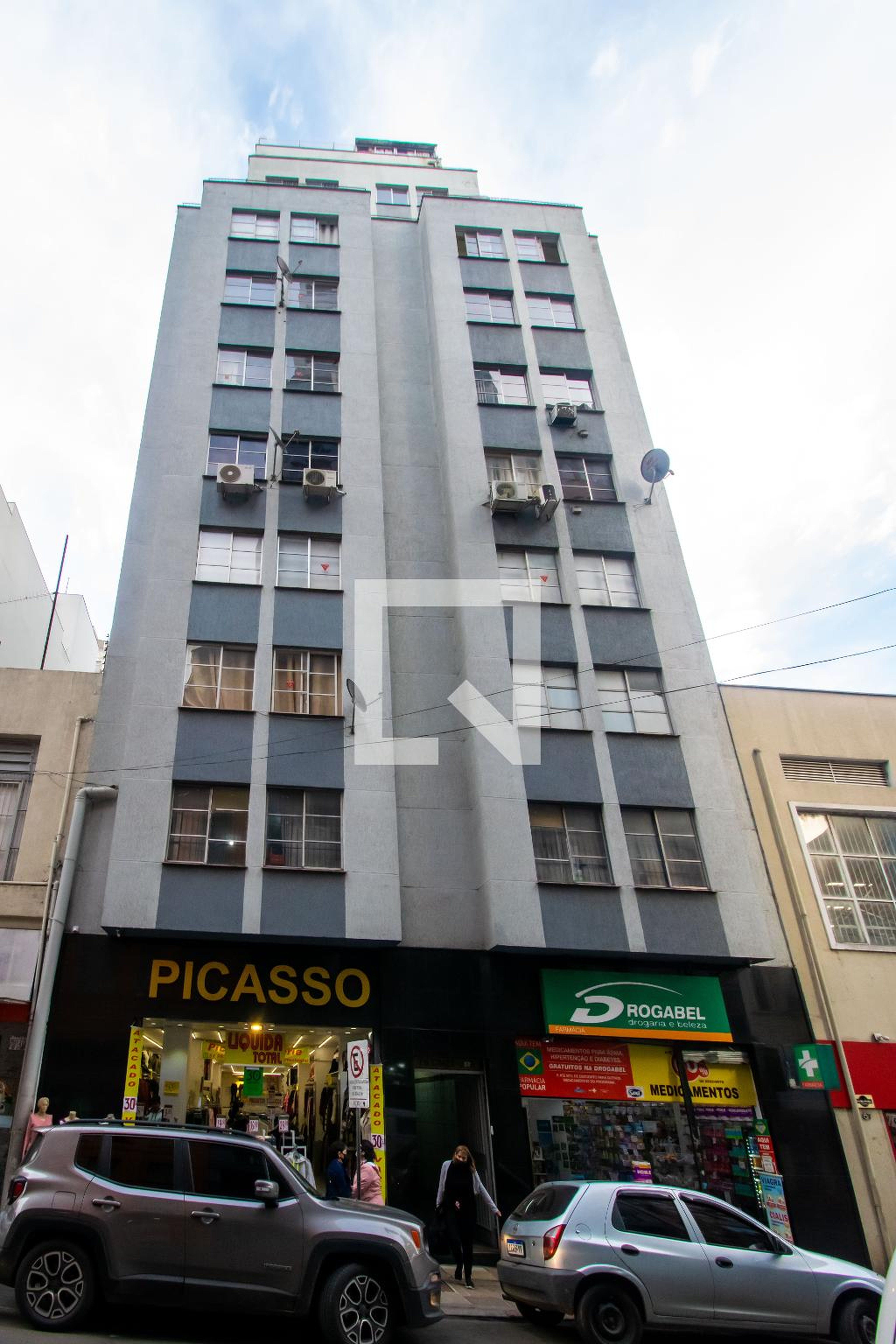 Fachada Condomínio em Rua Dilmar Lima Flôres, 105