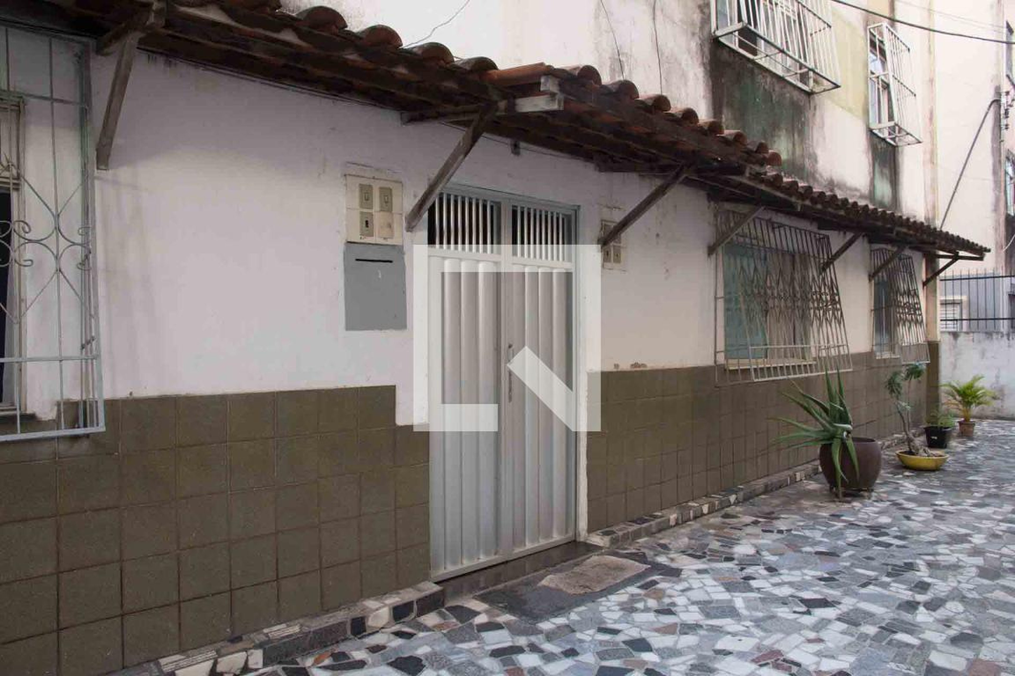 Fachada Condomínio em Rua Cidália Menezes, 0