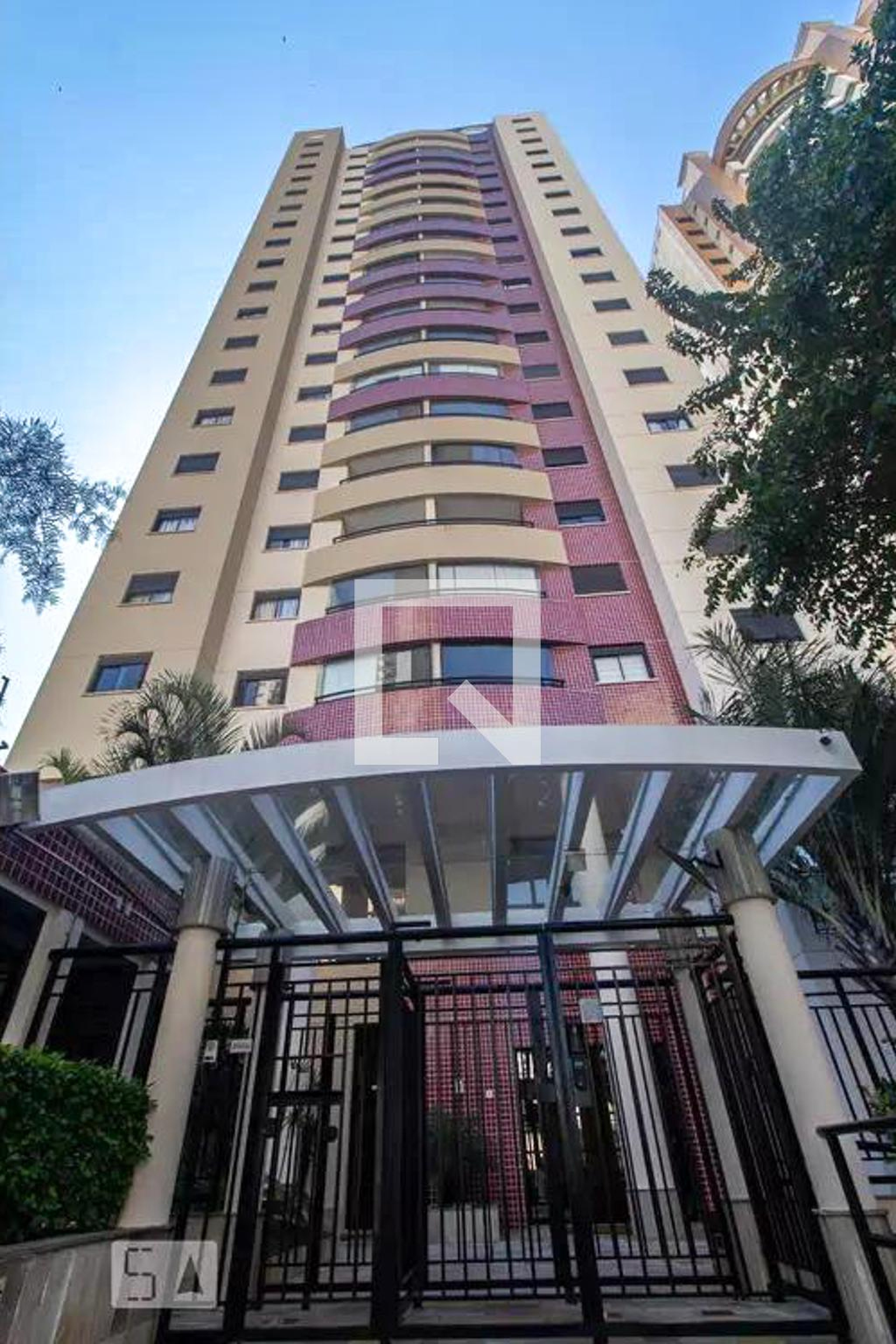 Fachada do Condomínio Condomínio em Rua Itapura, 239