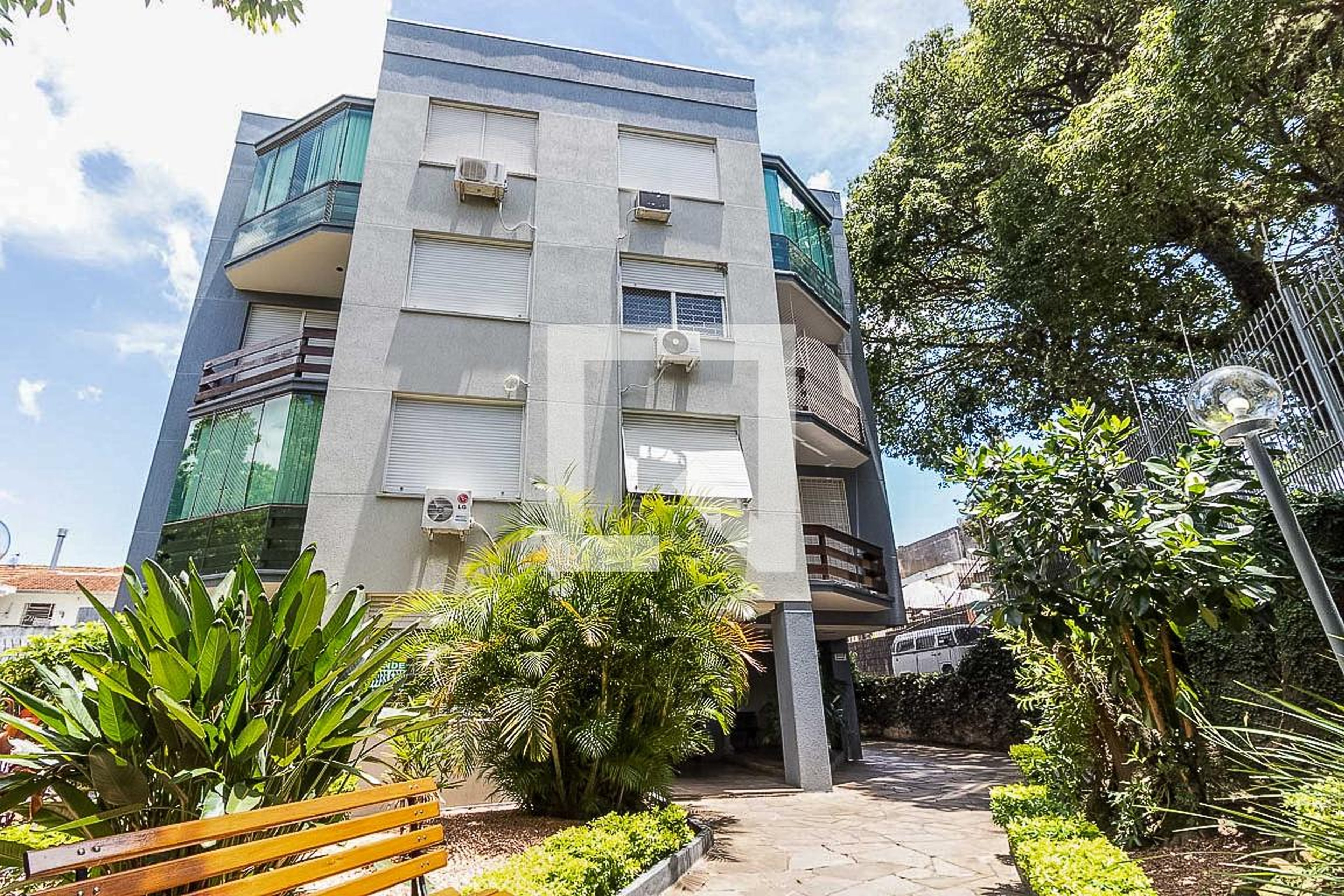 Fachada do Condomínio Condomínio em Rua Edmundo Bastian, 86