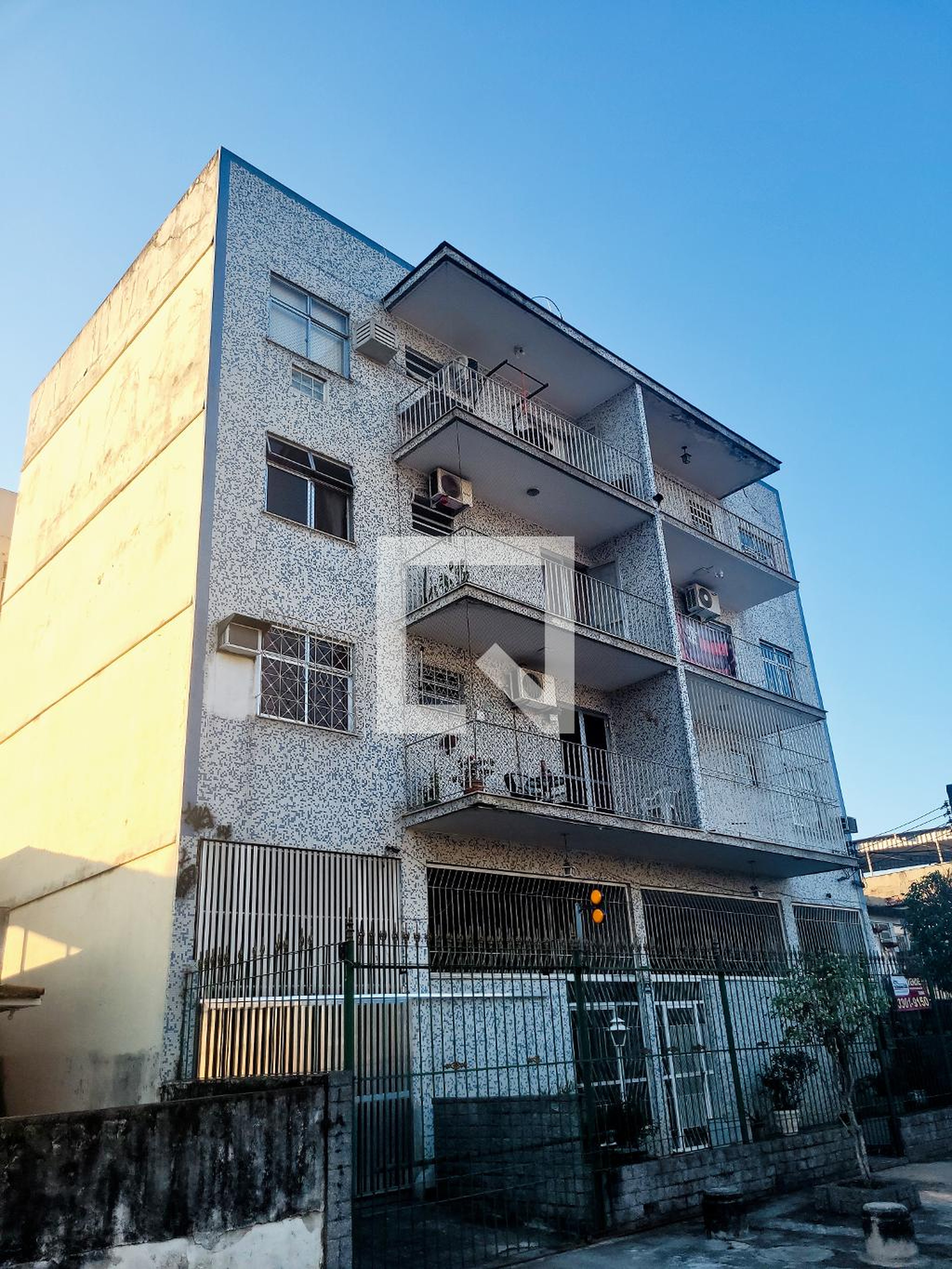 Fachada Condomínio em Rua Comandante Coelho, 1116