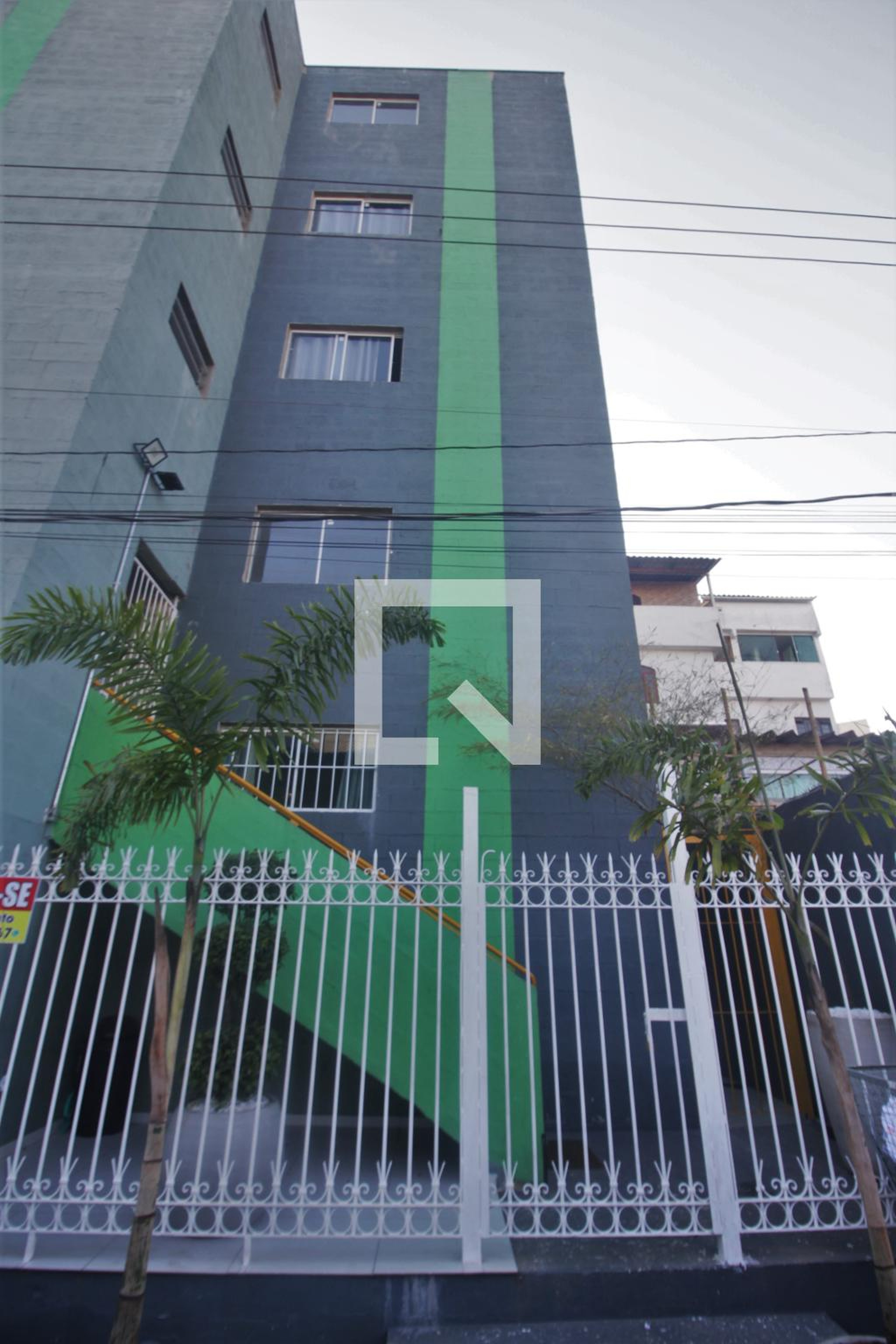 Fachada Condomínio em Rua Luciana Mari, 102