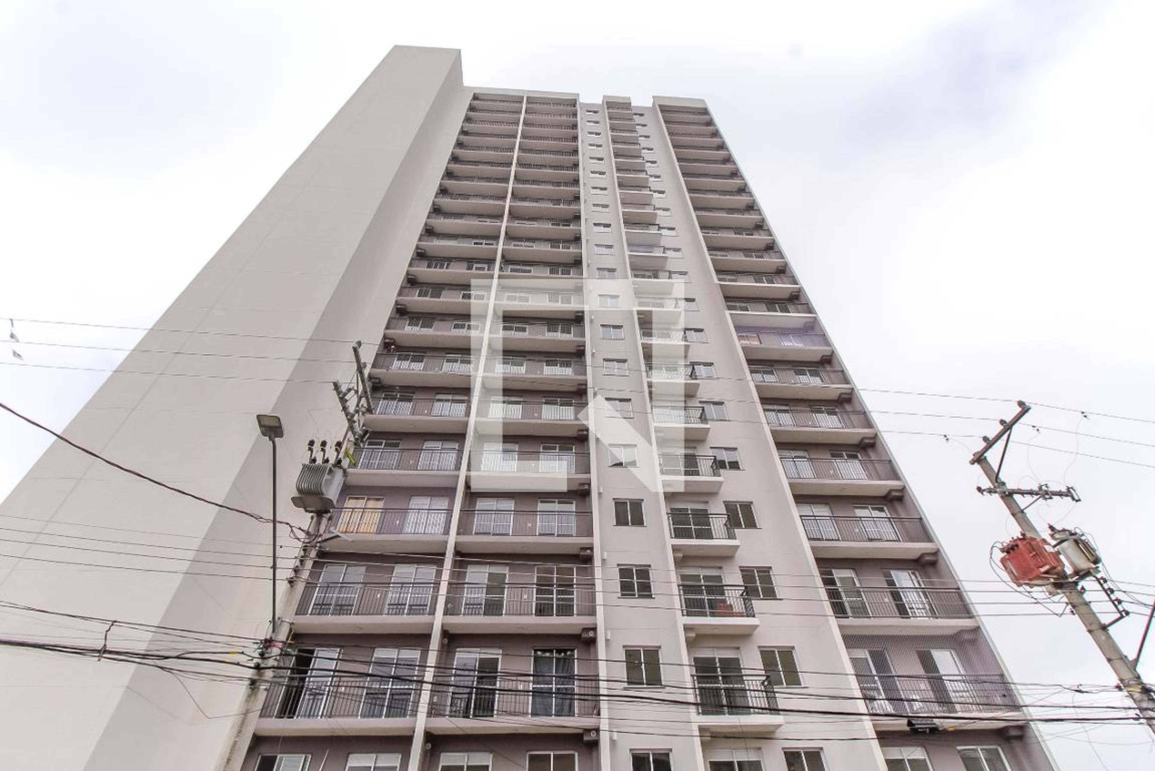 Fachada Condomínio em Rua Correia da Câmara, 20