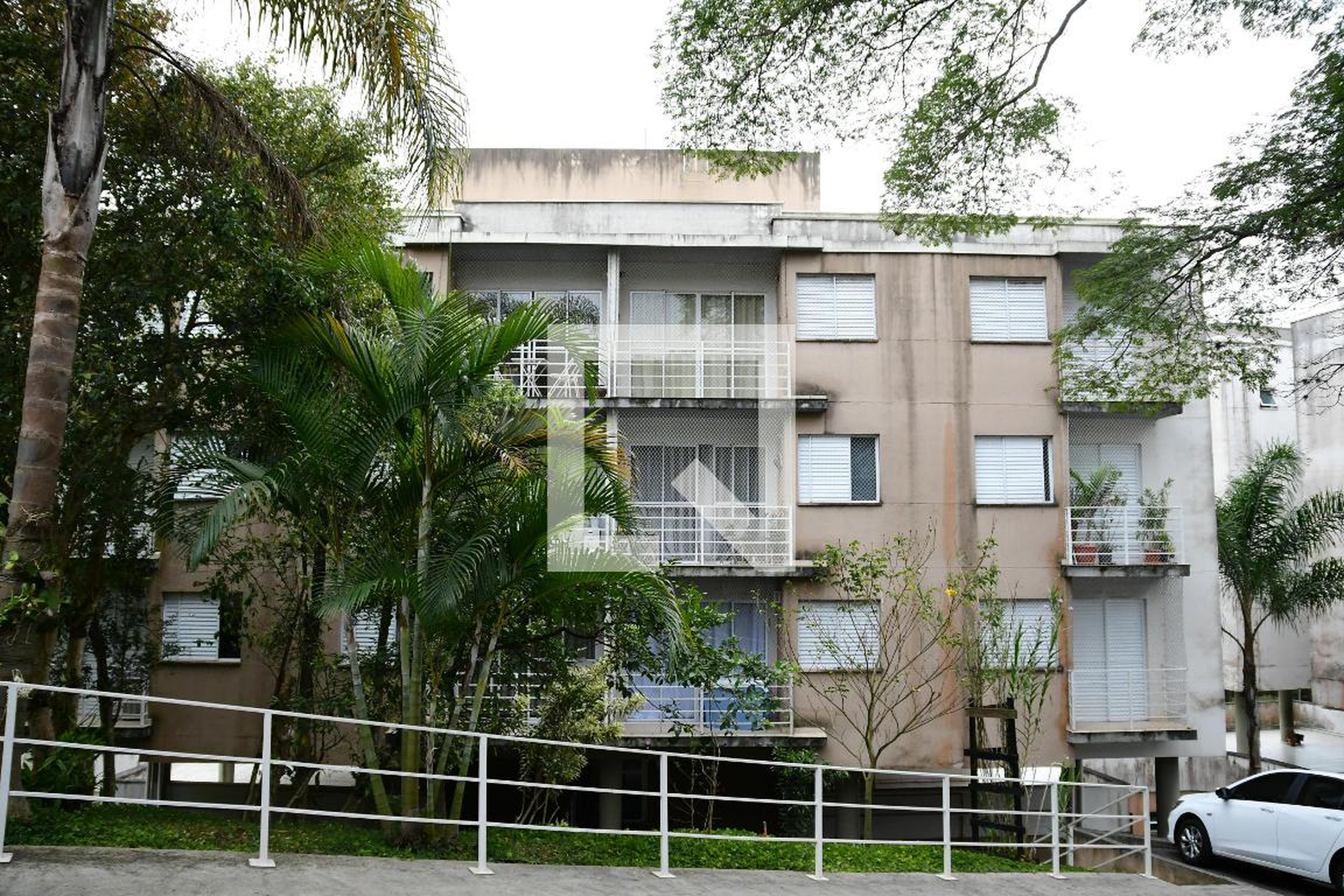 Fachada Condomínio em Rua Delta, 13