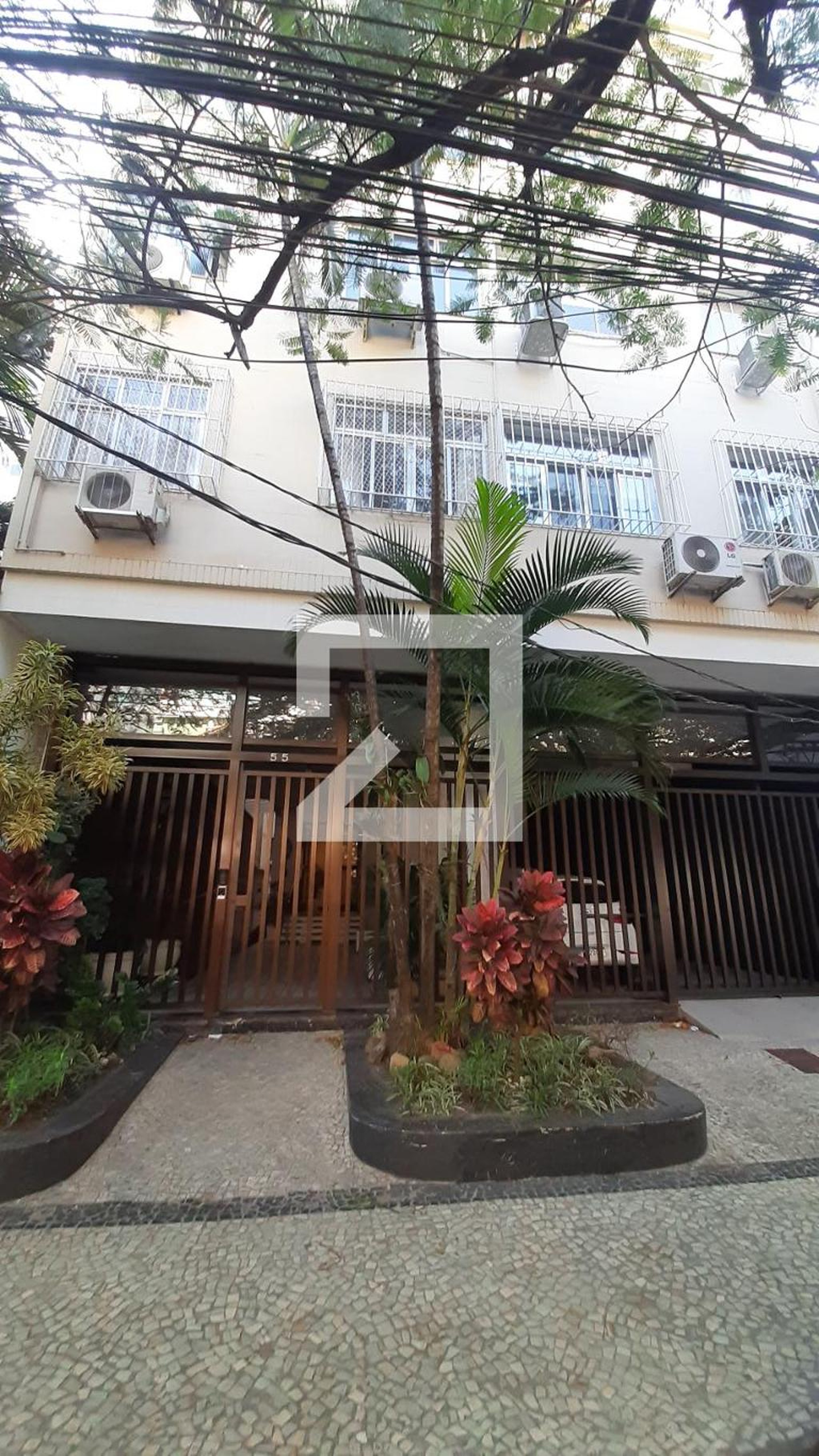 Fachada Condomínio em Rua Saturnino de Brito, 55