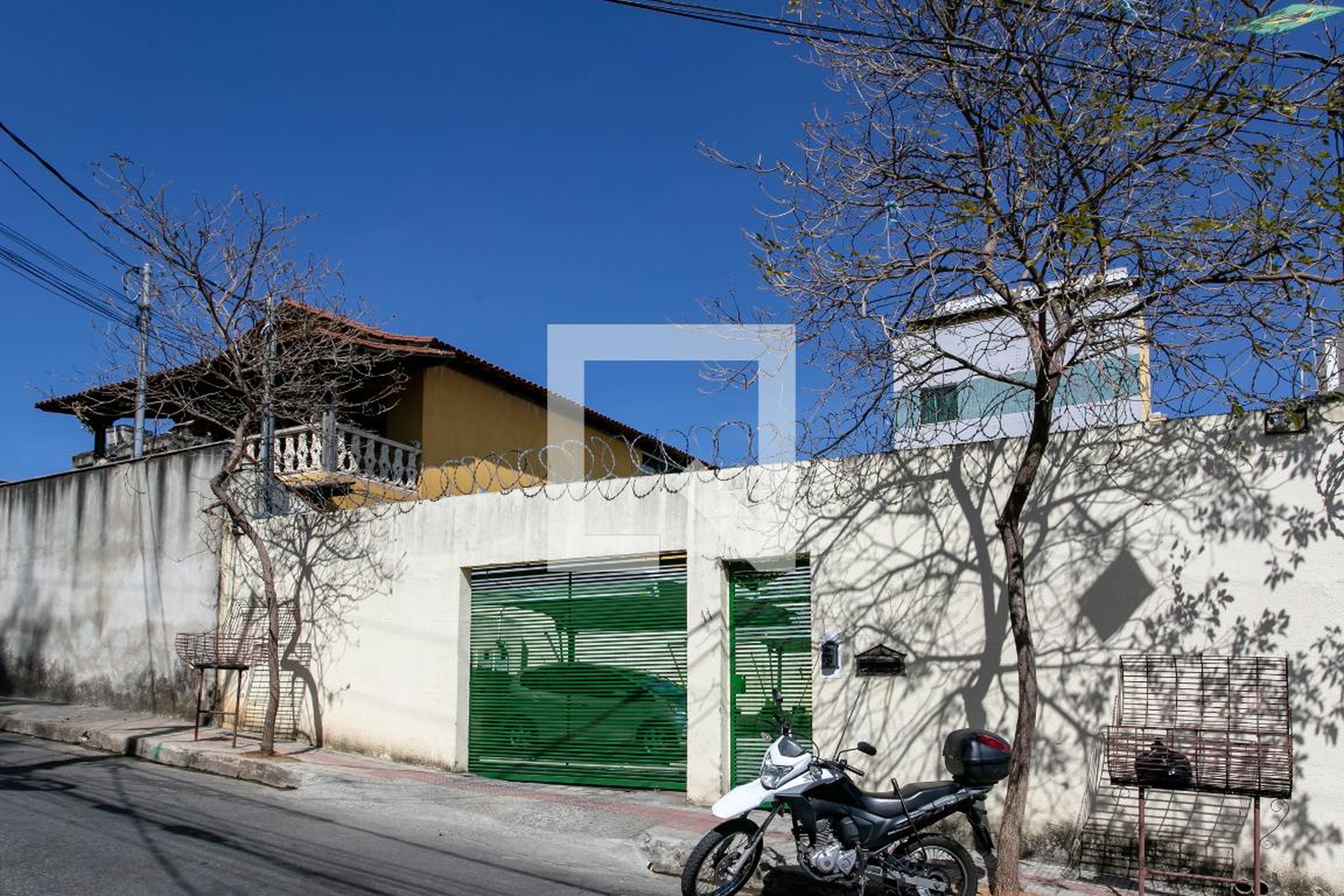 Fachada Condomínio em Rua Santa Branca, 11