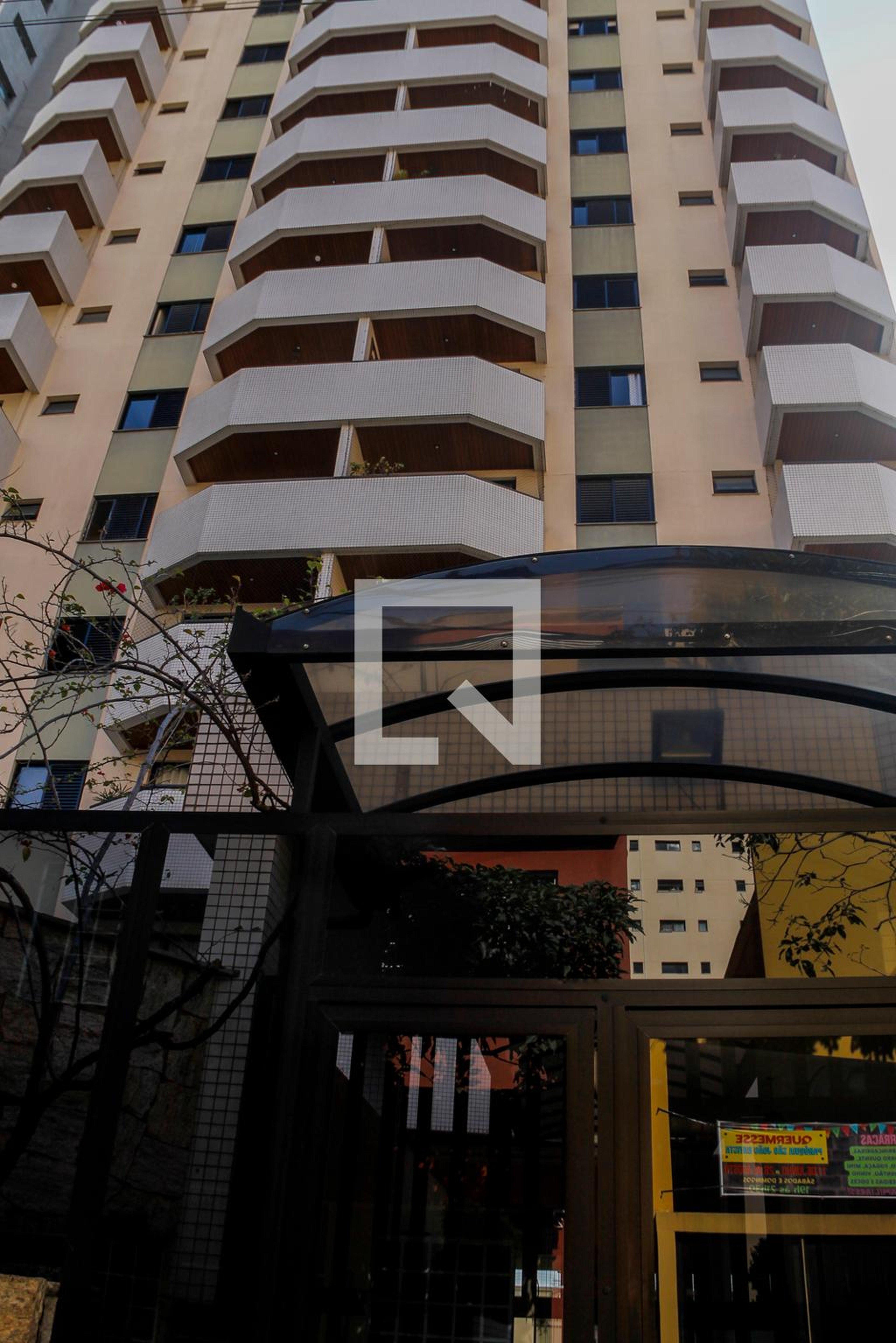 Fachada do Condomínio Condomínio Raphael