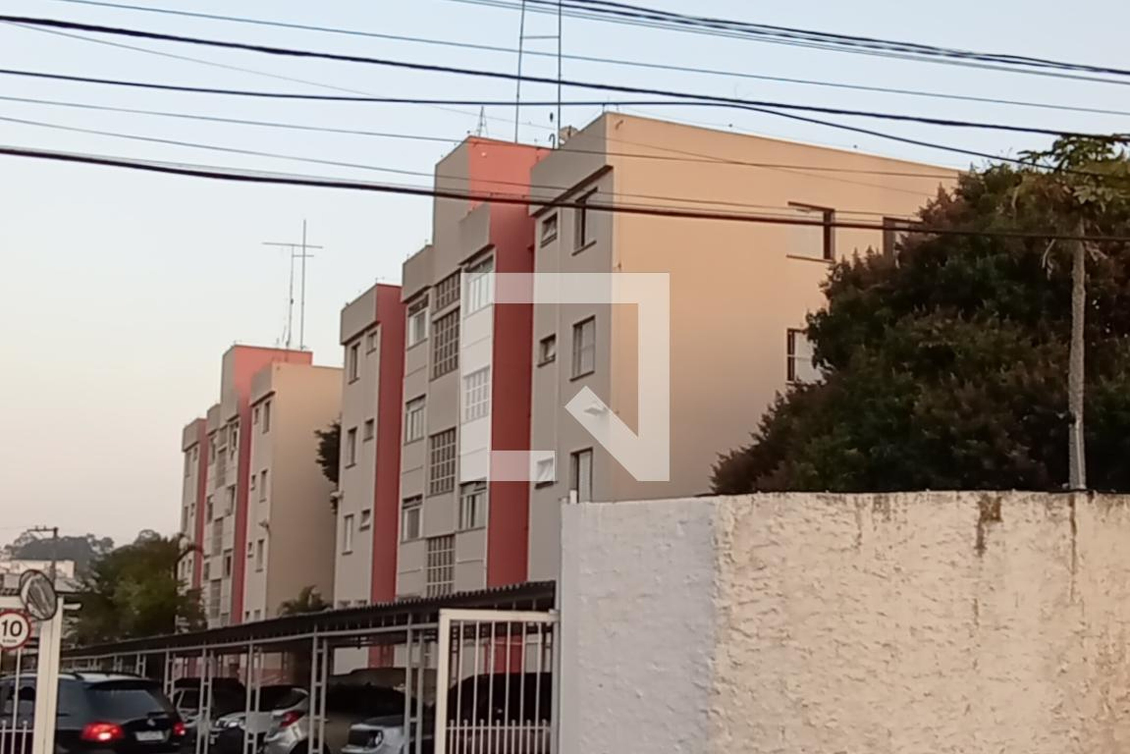 Fachada do Condomínio Condomínio em Rua Ribeira do Pombal, 288