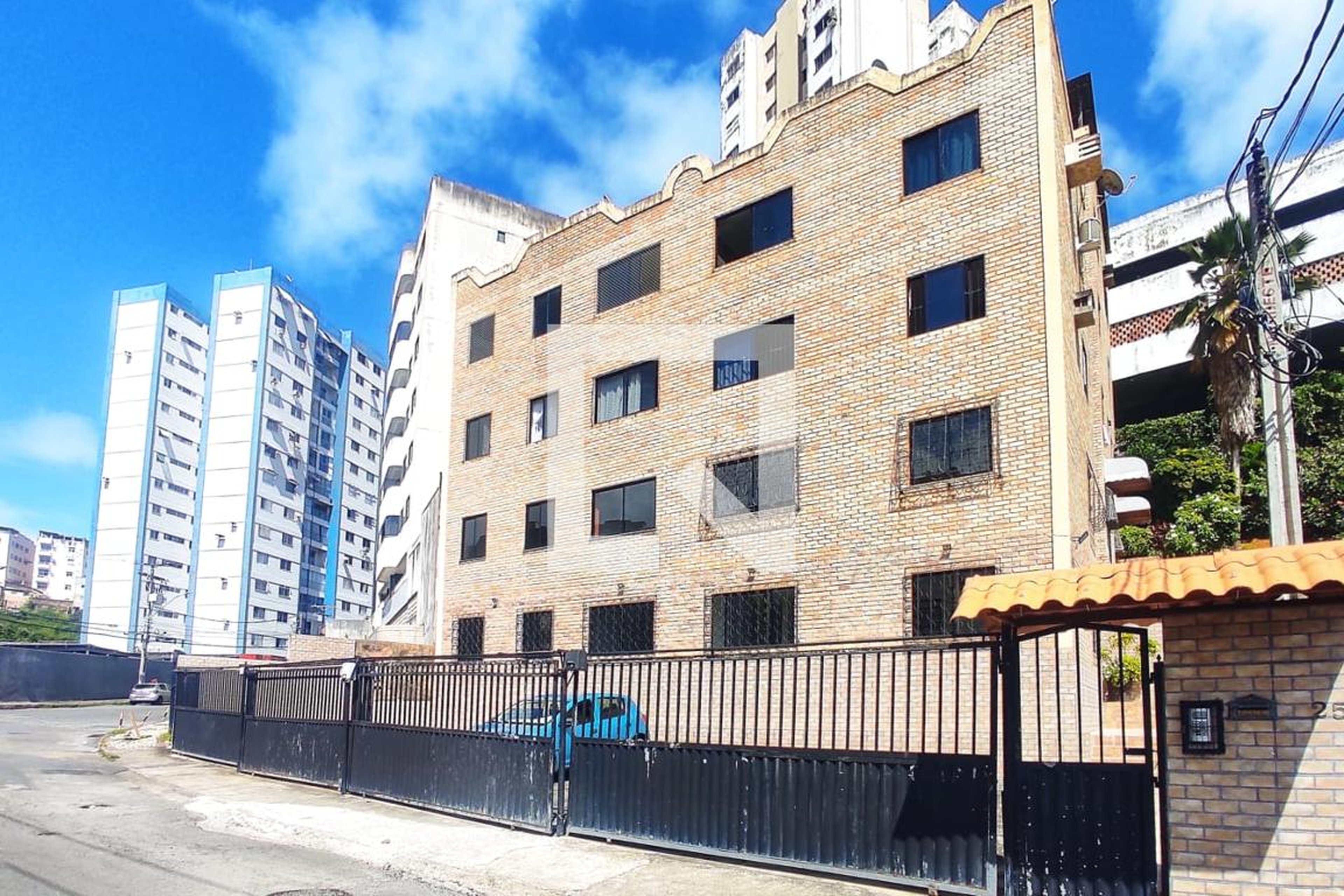 Fachada Condomínio em Rua Amado Coutinho, 26