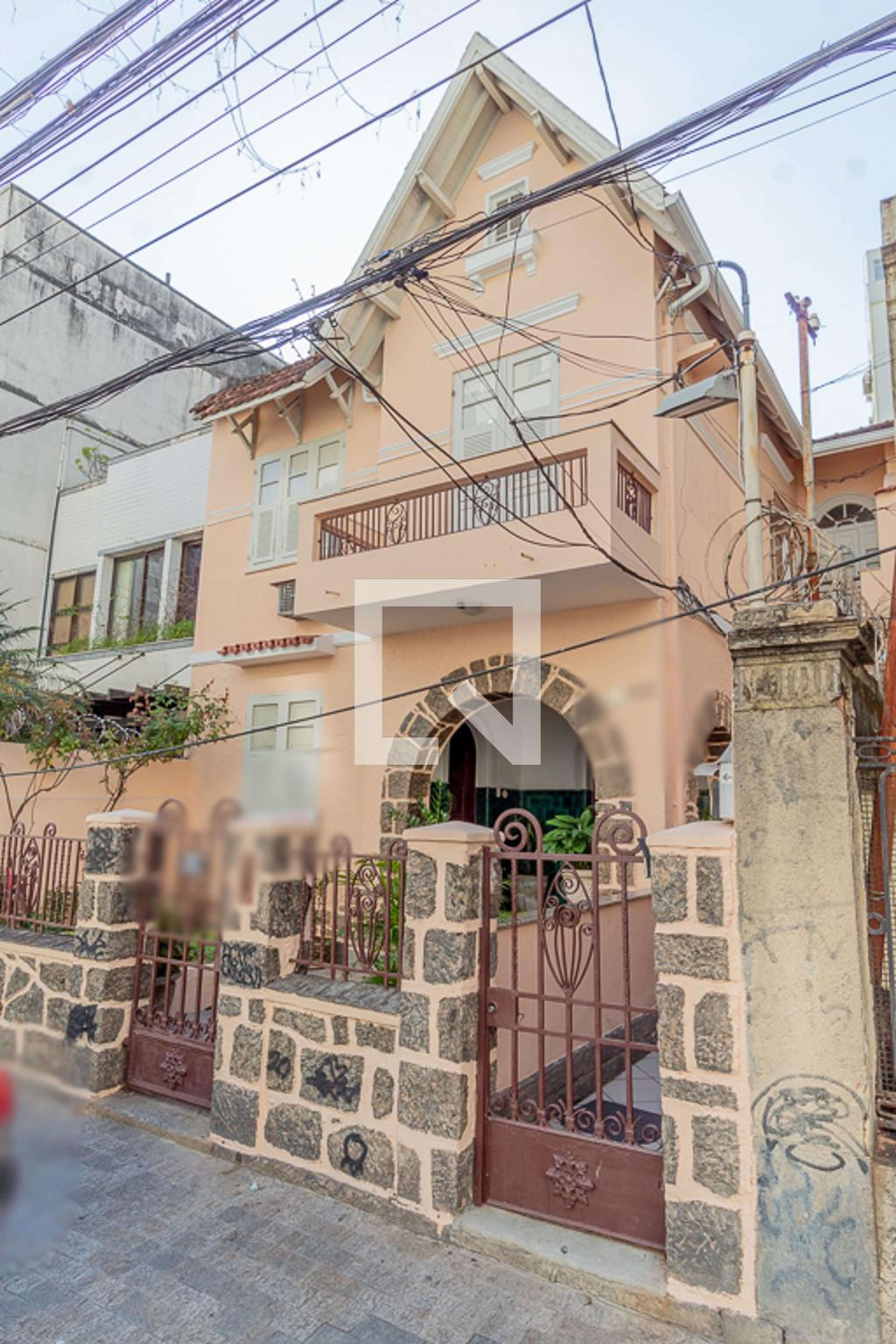 Fachada Condomínio em Rua Bambina, 155