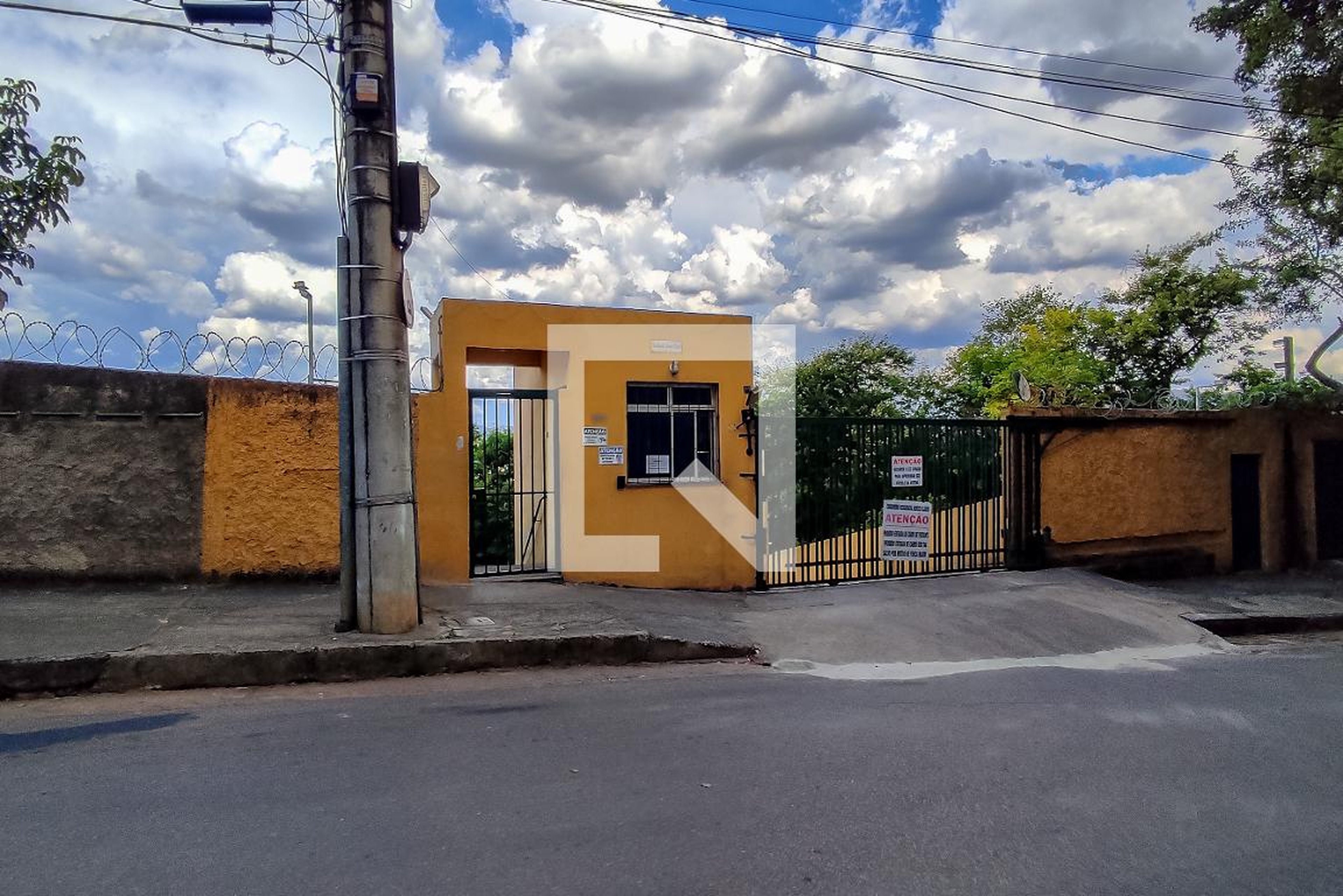 Fachada Condomínio em Rua Titânio, 1649