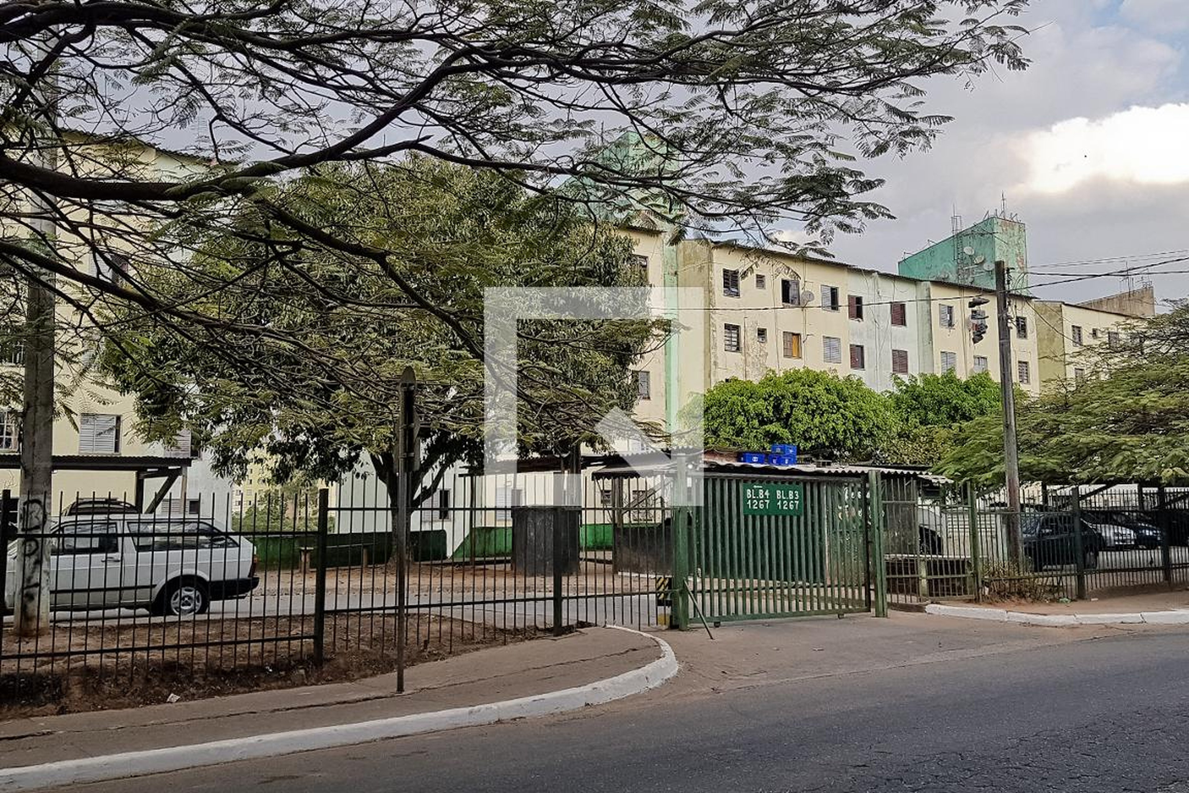 Fachada Condomínio em Rua Paulo Arentino, 1267