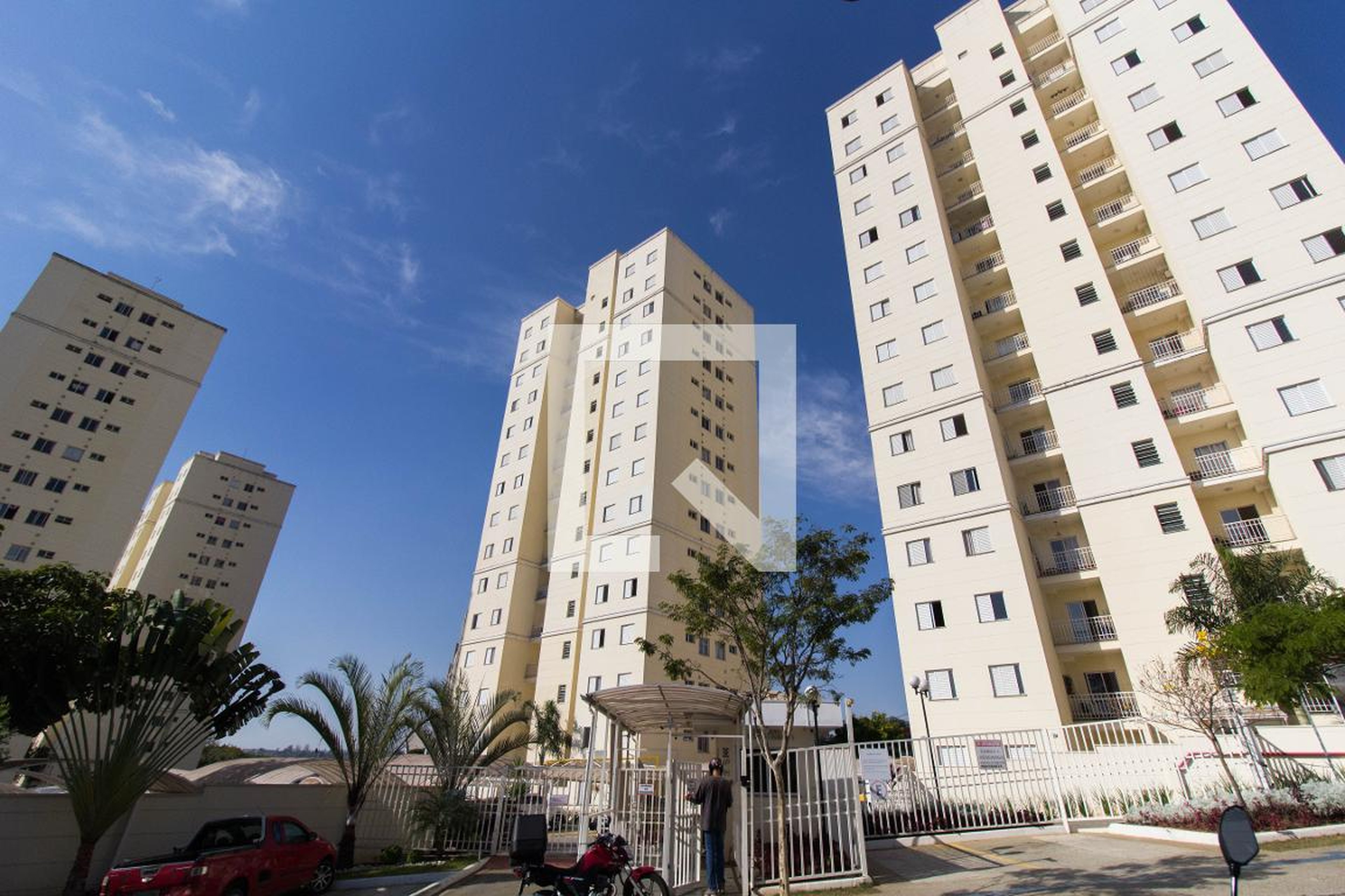 Fachada Condomínio em Rua João Ribeiro de Barros, 90