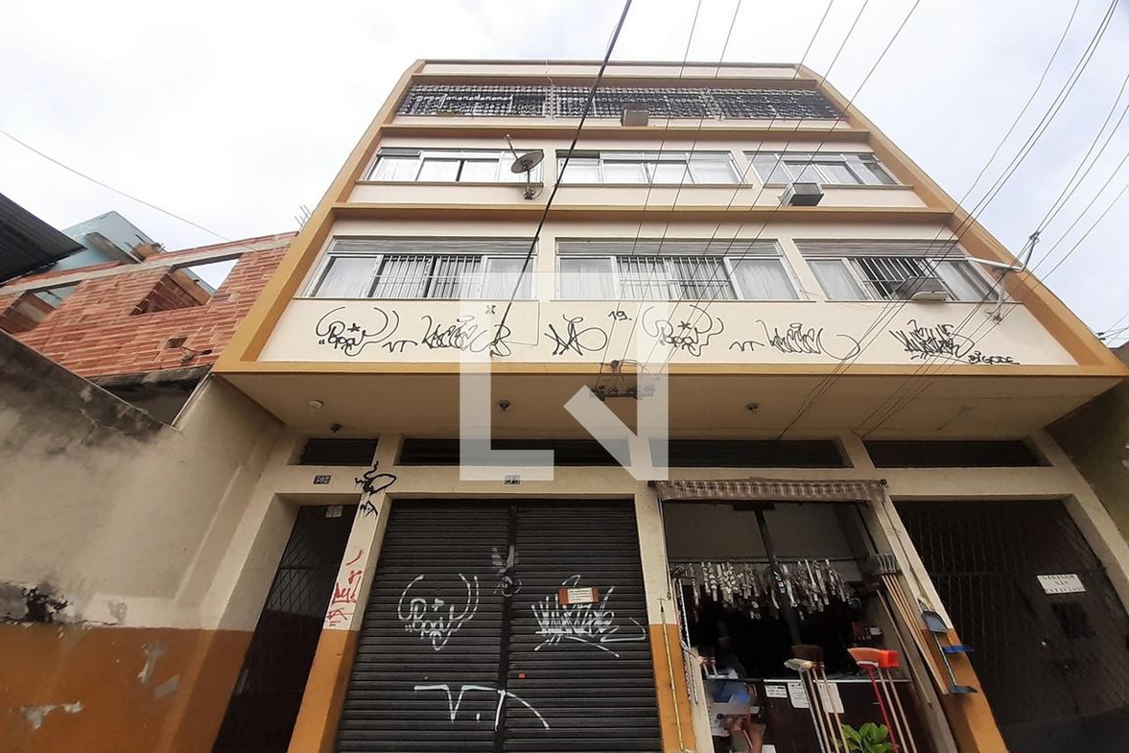 Fachada Condomínio em Rua Álvaro de Miranda, 502