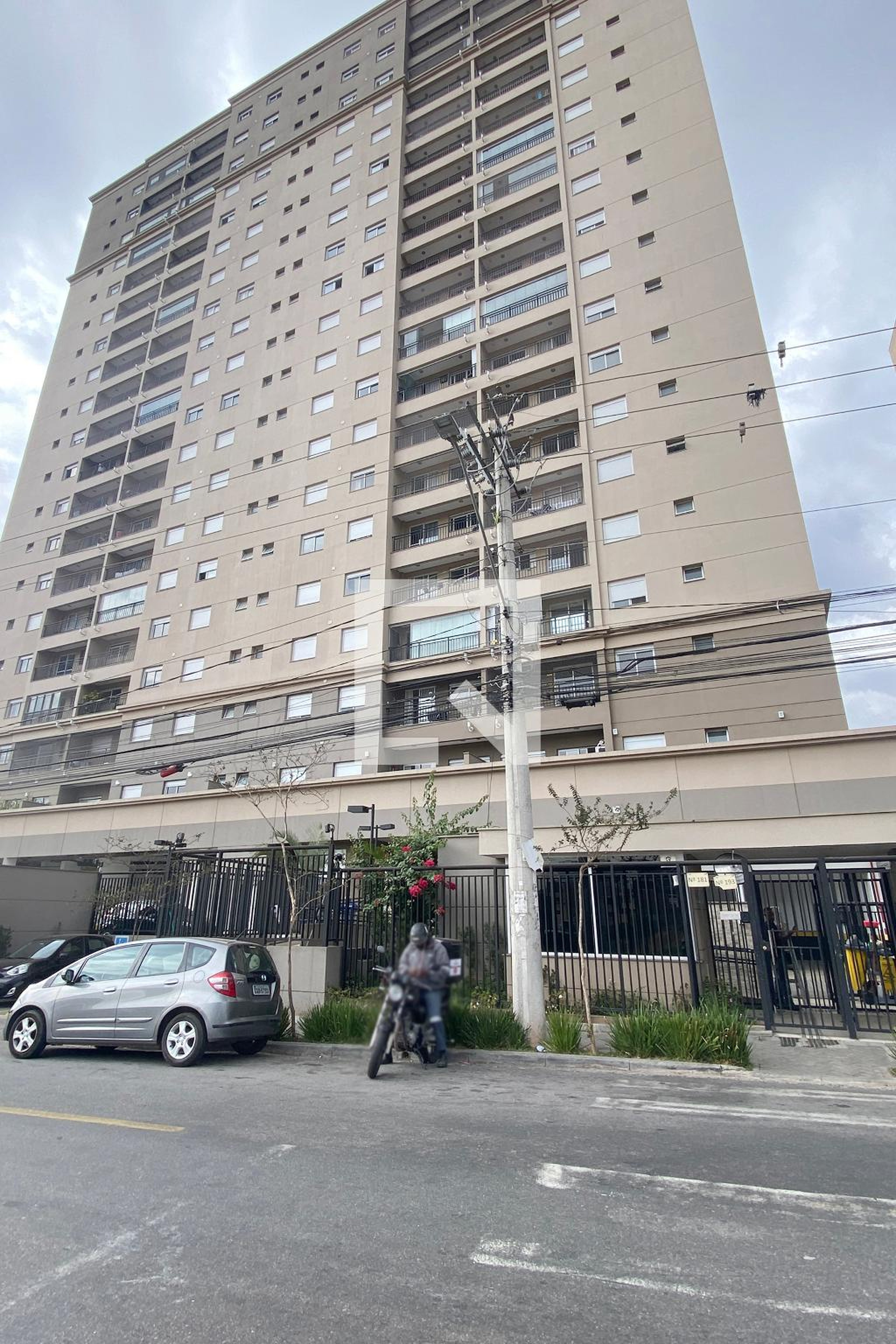 Fachada do Condomínio Condomínio em Avenida Aníbal Correia, 935