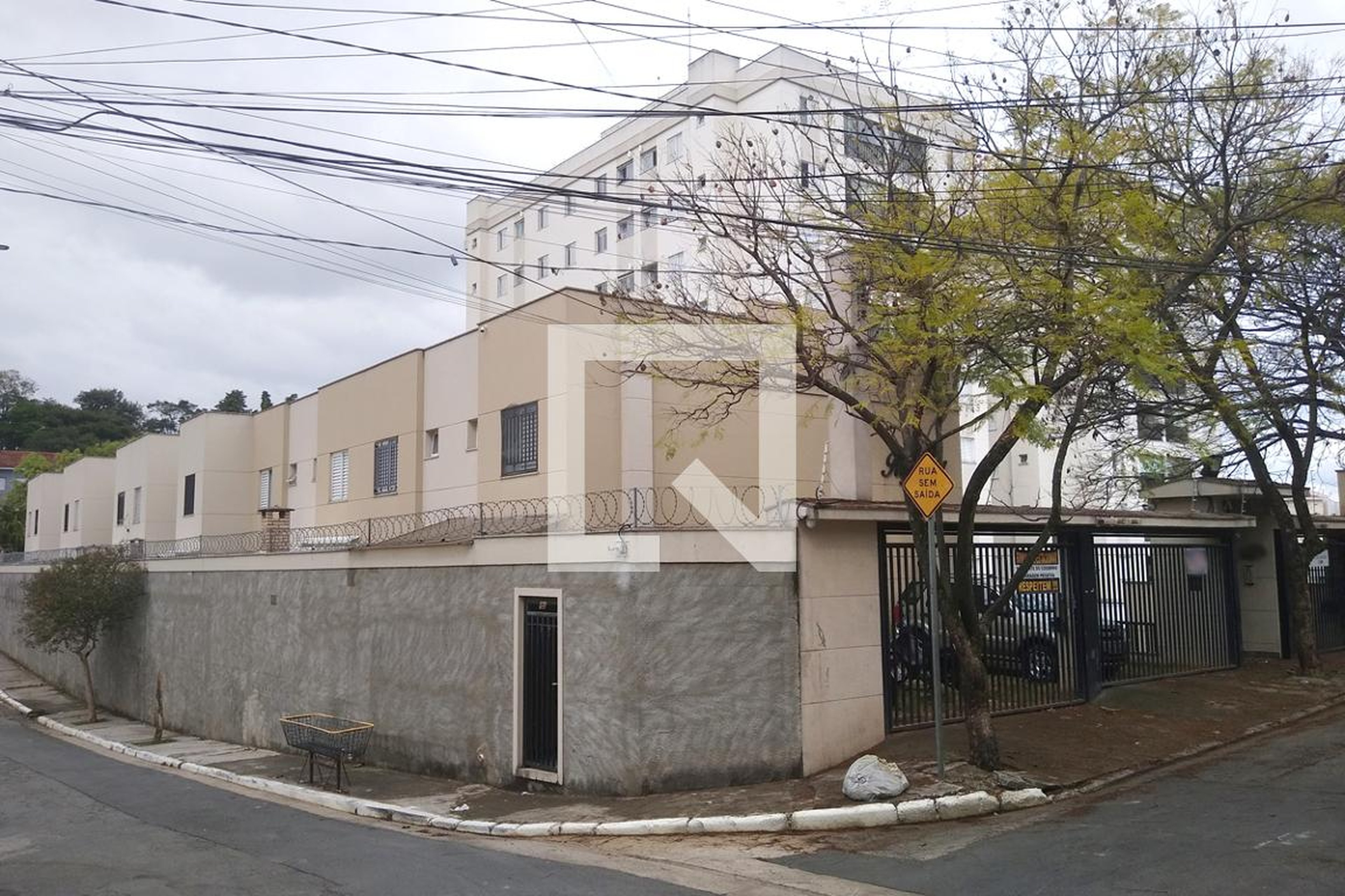 Fachada do Condomínio Condomínio San Raphael