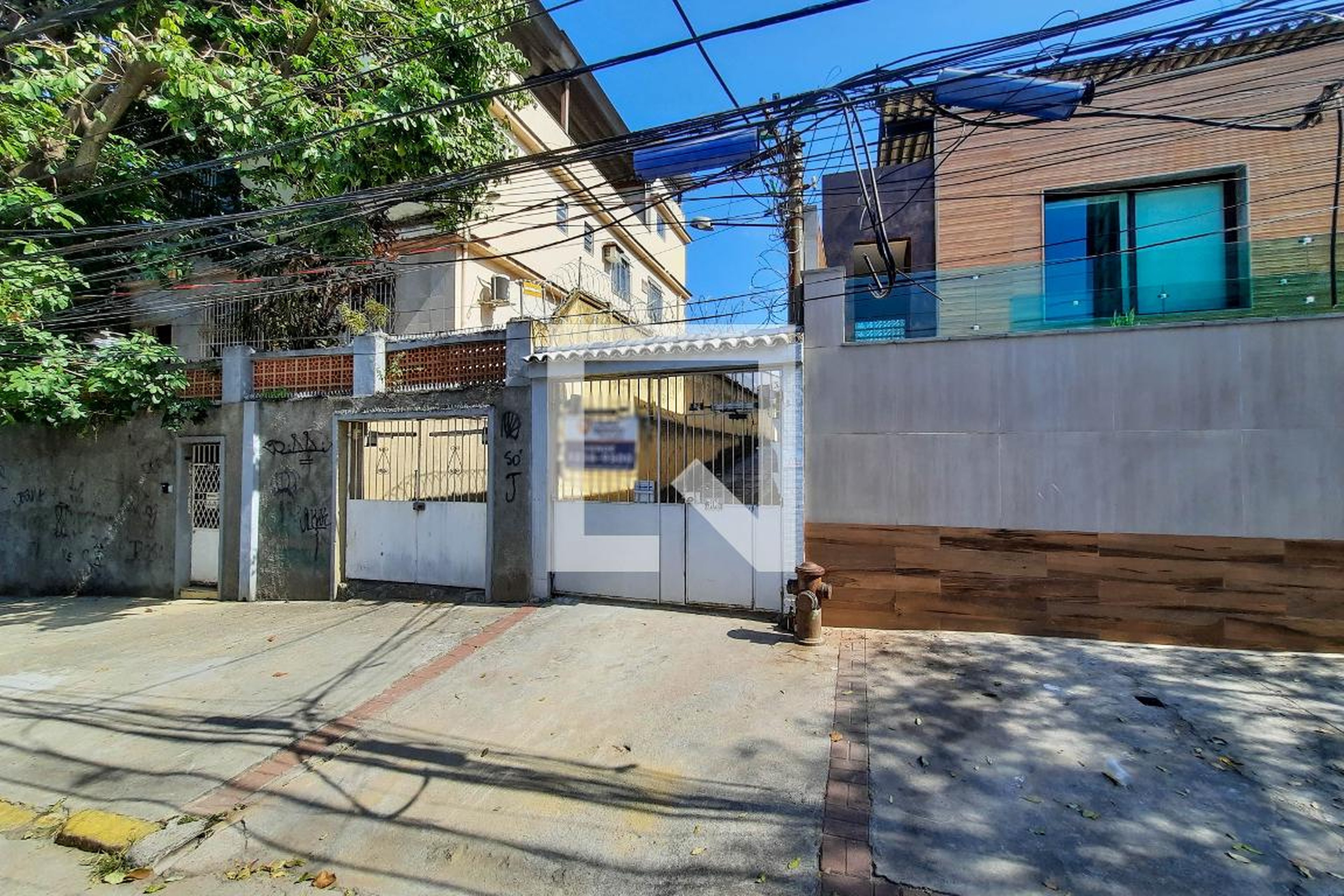 Fachada Condomínio em Rua Doutor Ferrari, 306