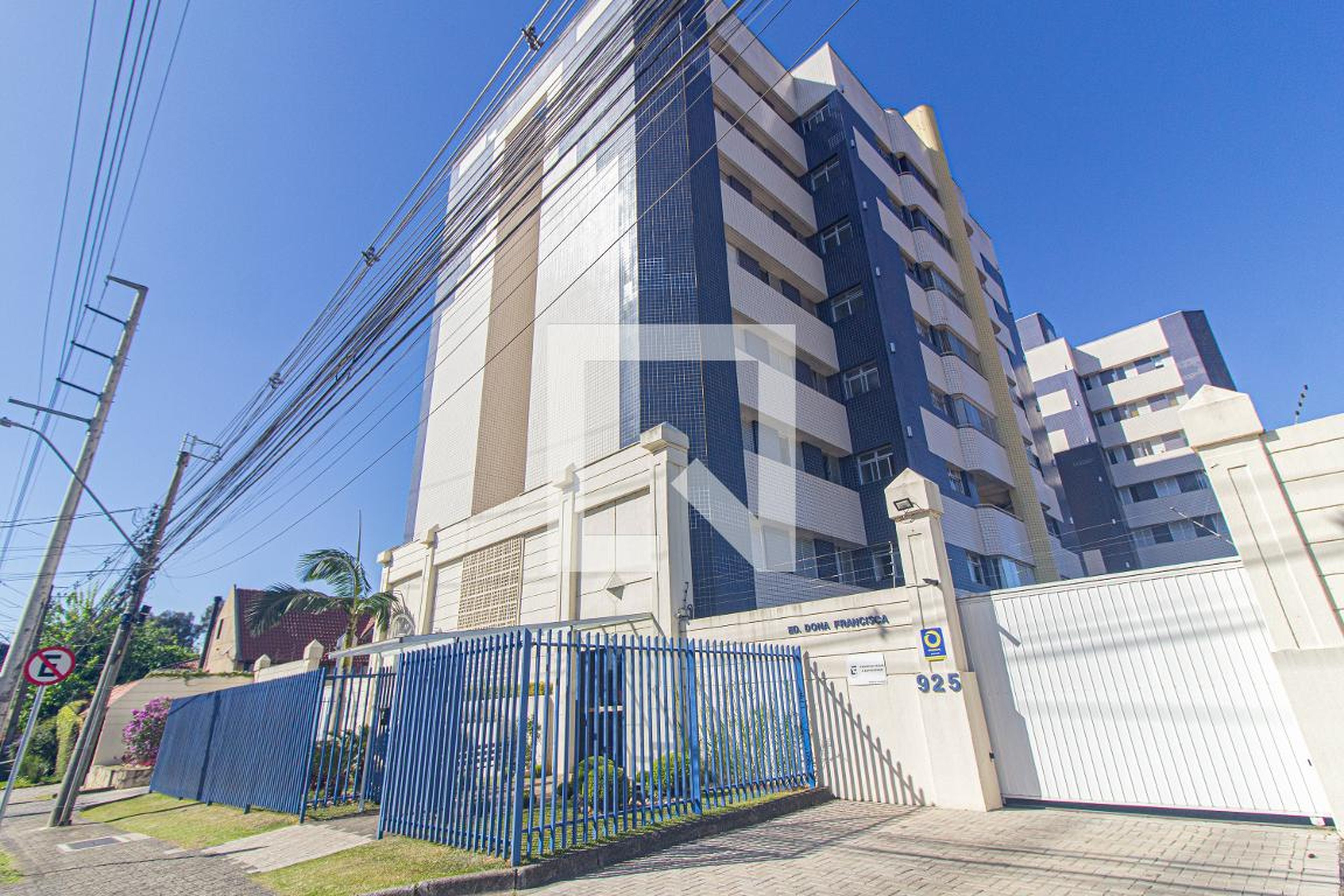 Fachada do Condomínio Condomínio Dona Francisca