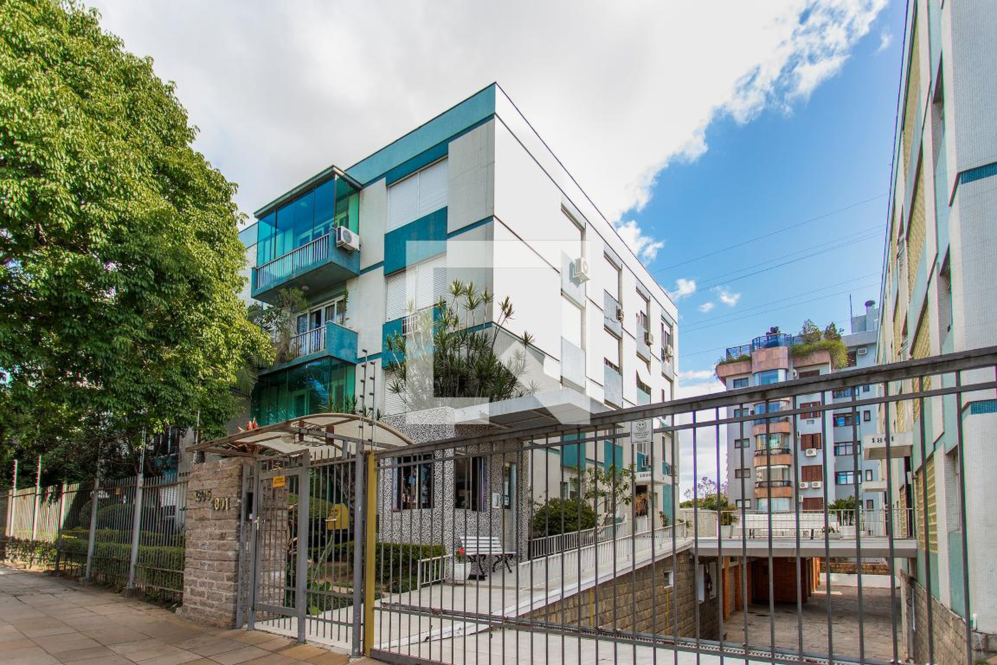 Fachada Condomínio em Avenida Carlos Gomes, 1800