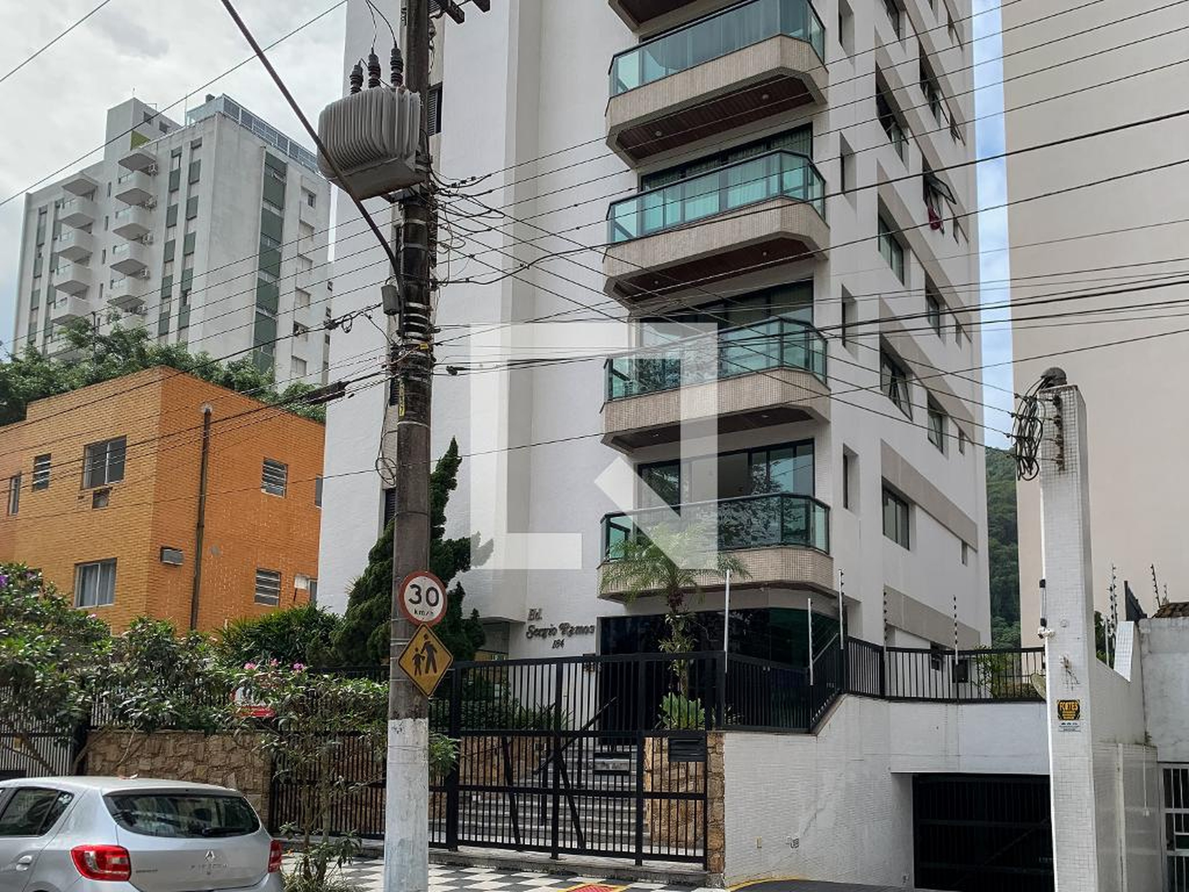 Fachada Condomínio em Rua Santo Amaro, 148