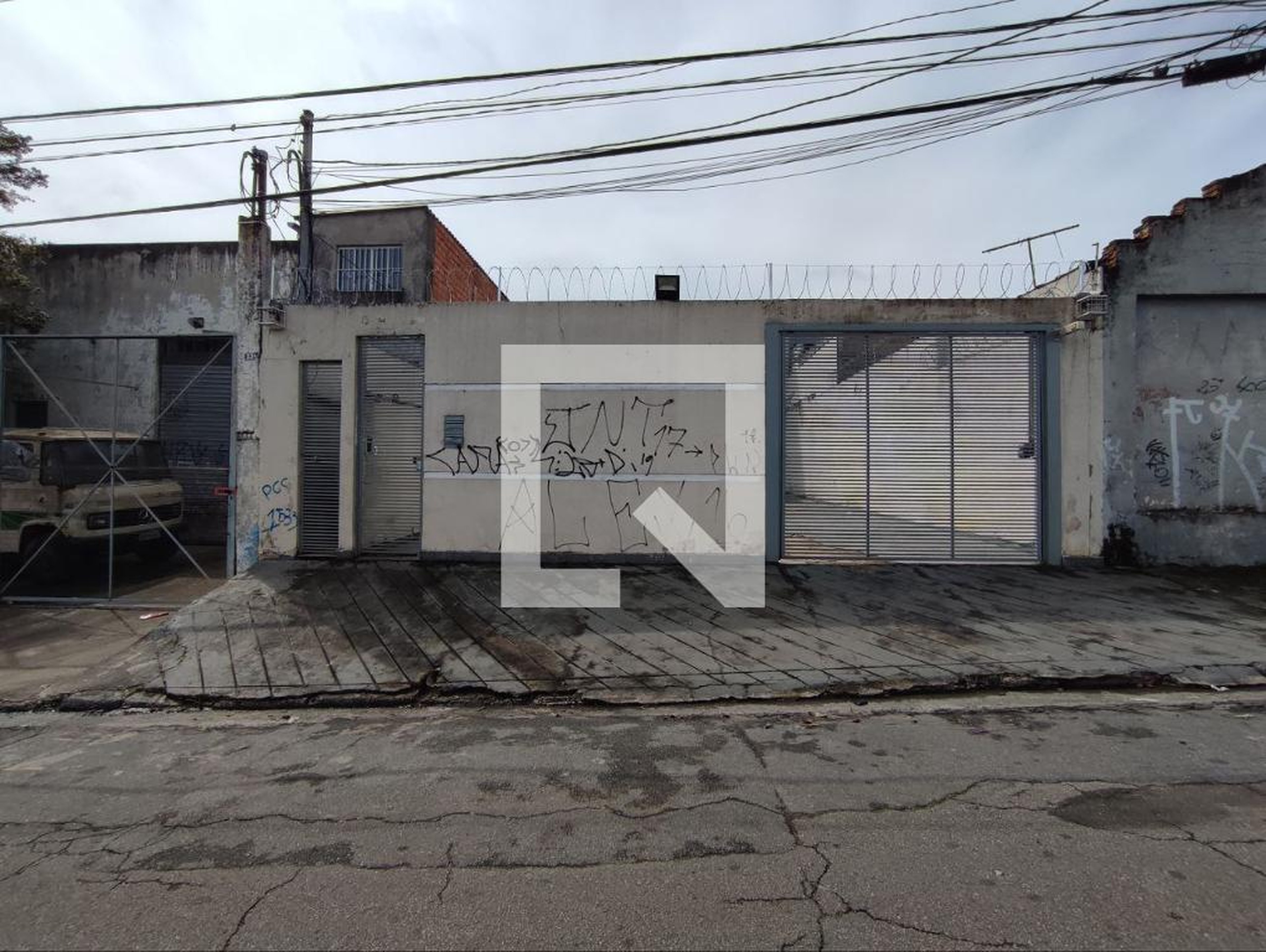 Fachada Condomínio em Rua Hamamélis, 22