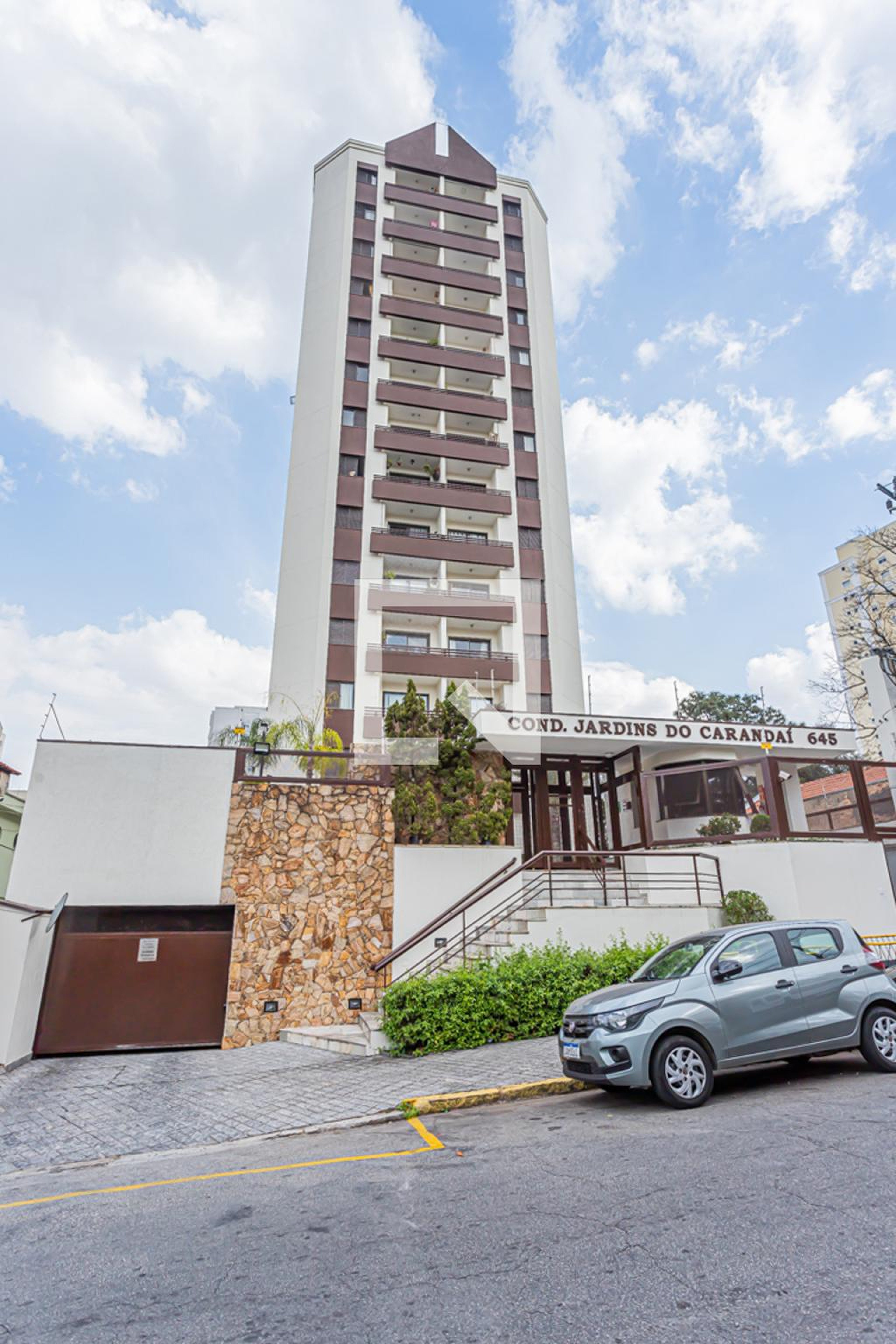 Fachada Condomínio em Rua Carandaí, 465a