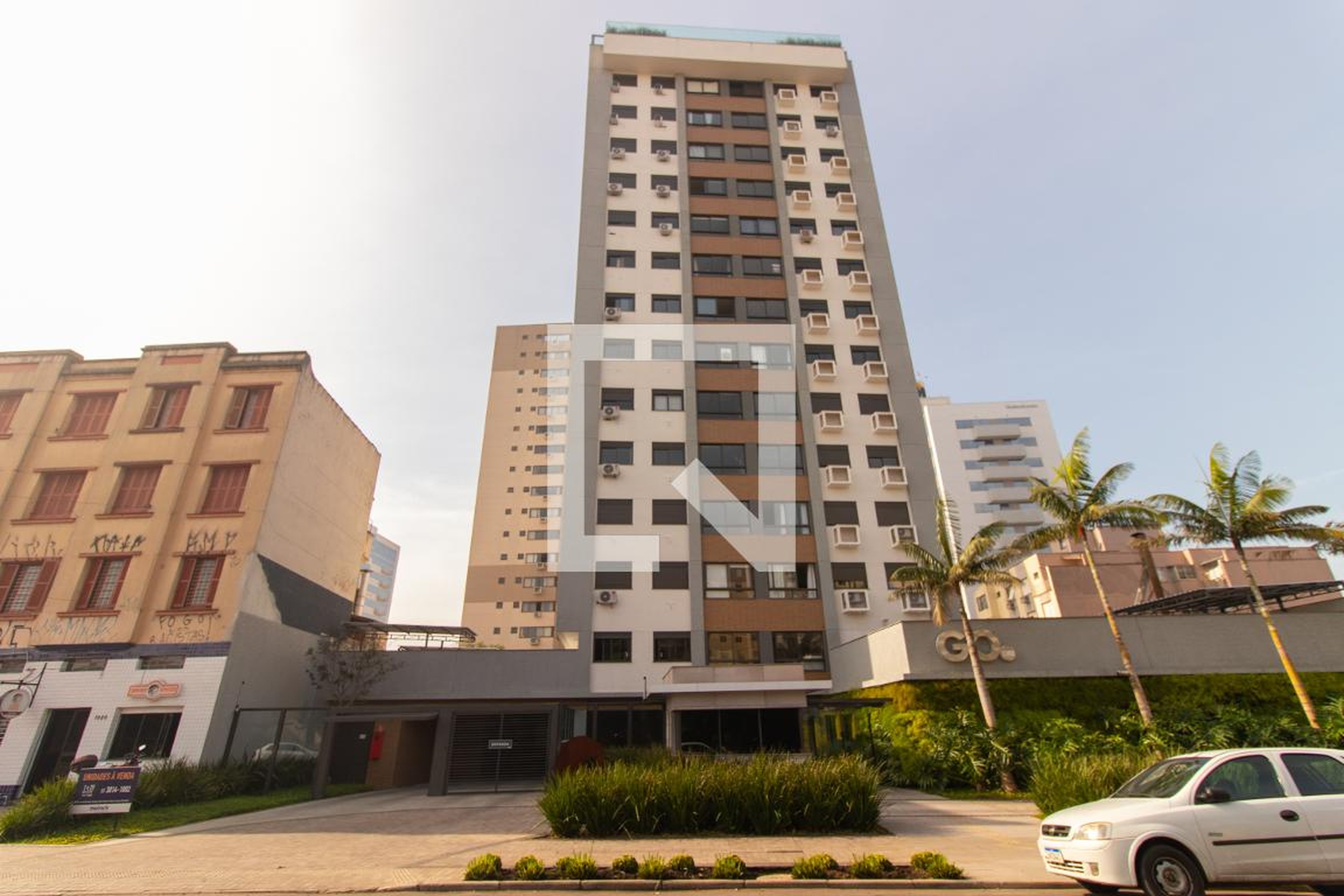 Fachada Condomínio em Rua Santana, 1062