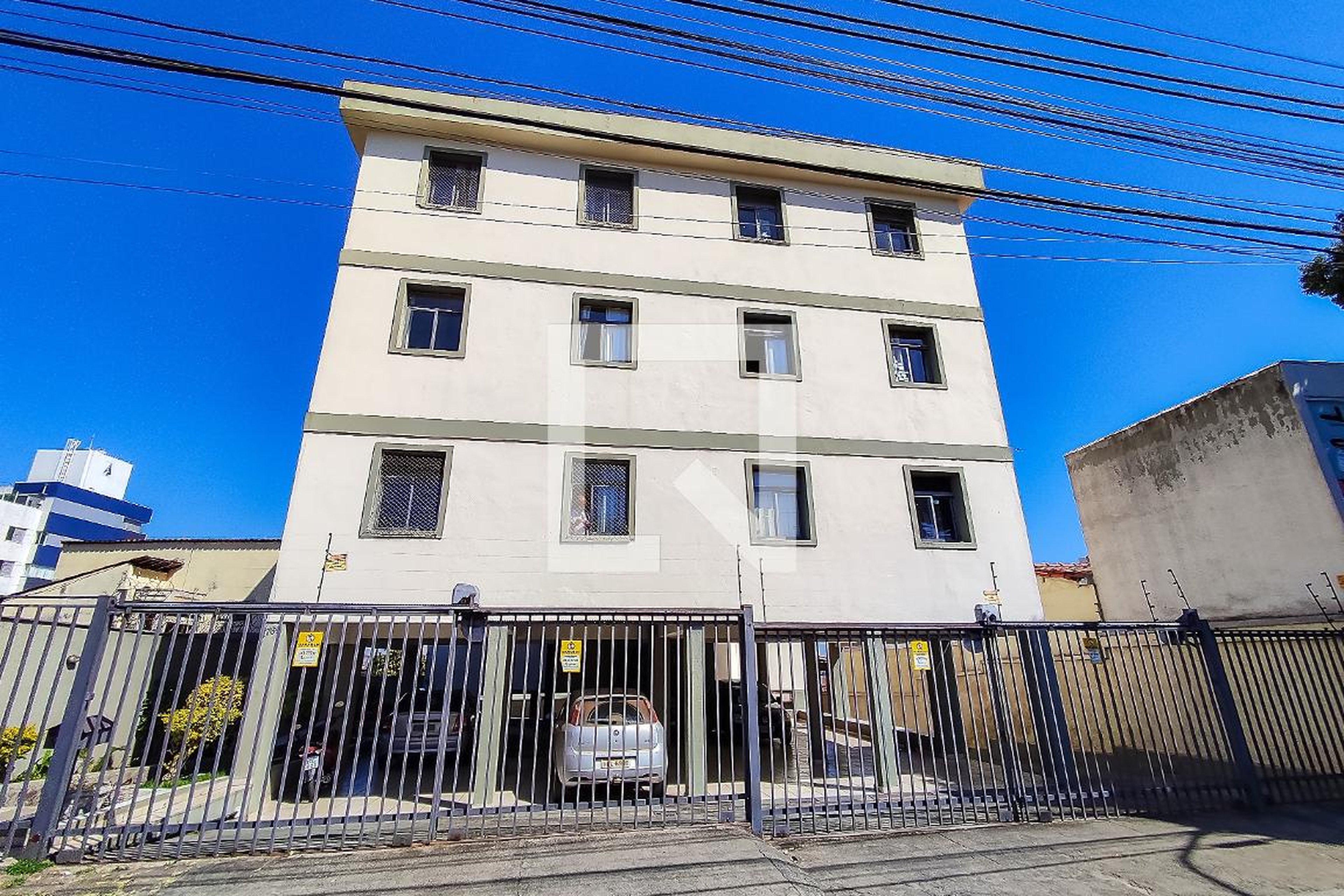 Fachada Condomínio em Rua Contagem, 1769