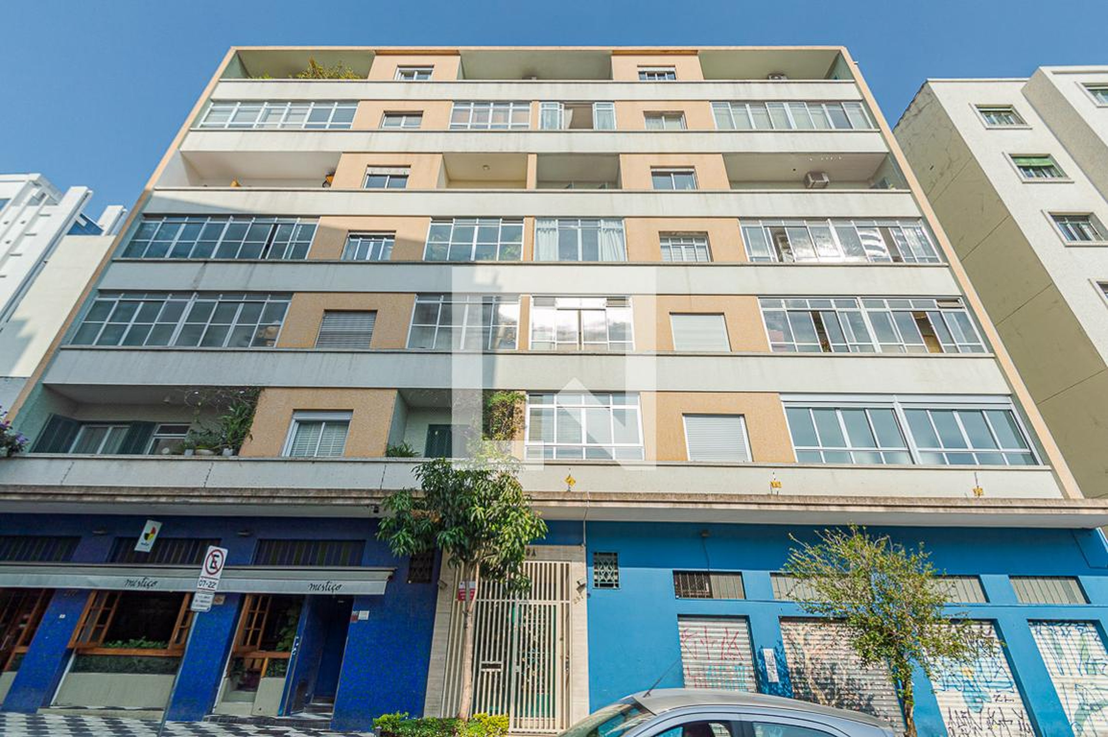 Fachada Condomínio em Rua Fernando de Albuquerque, 95