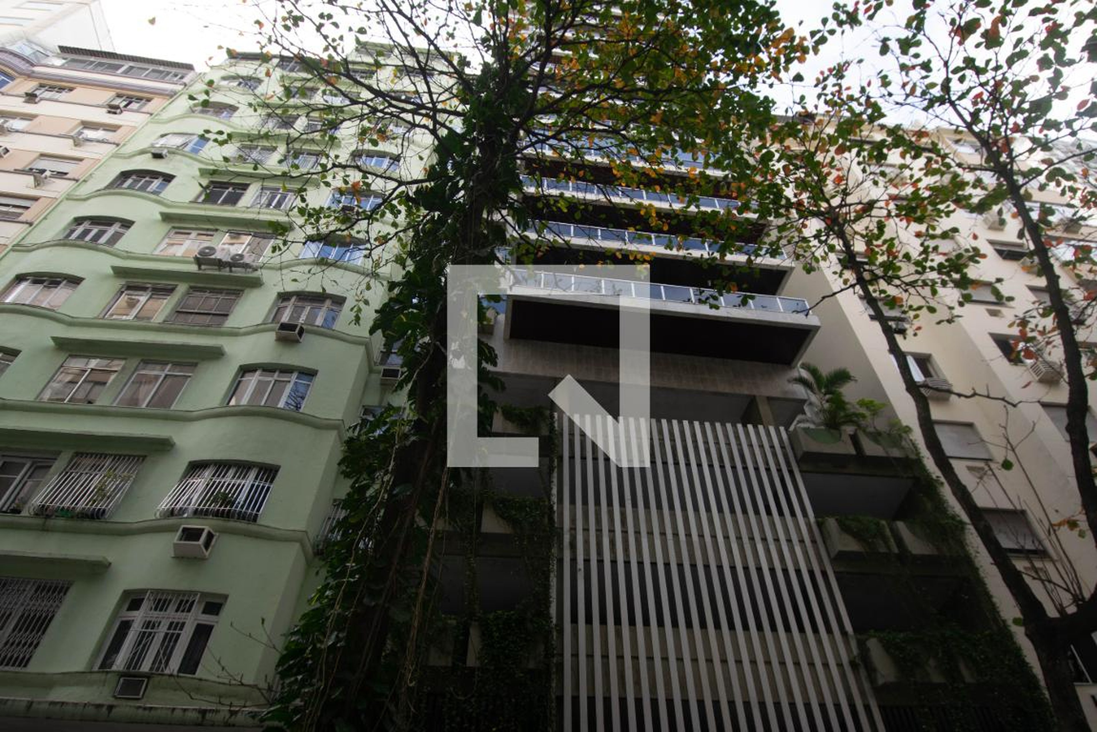 Fachada Condomínio em Rua Gustavo Sampaio, 816