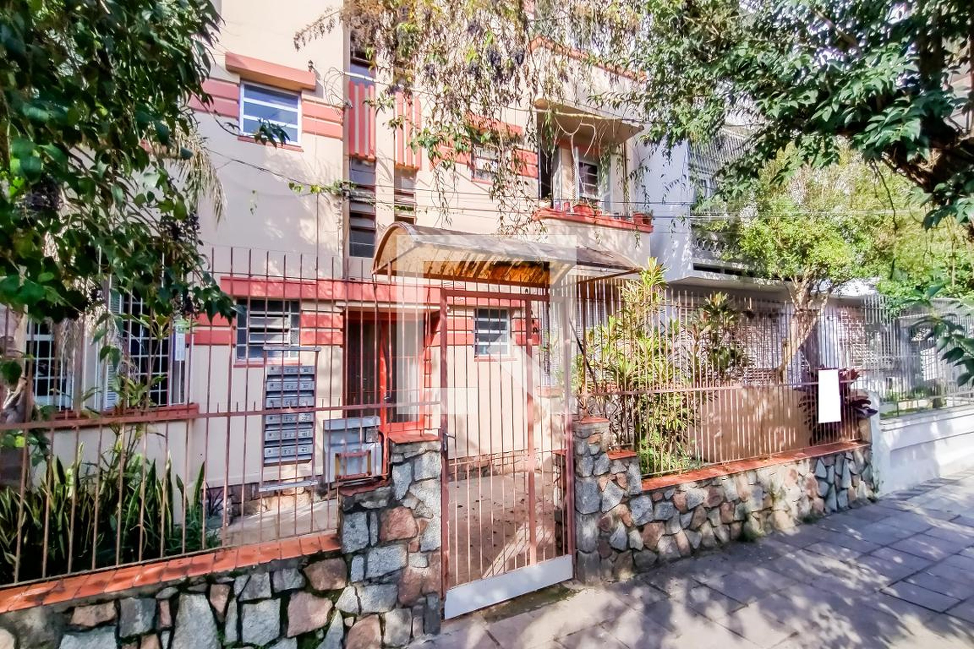 Fachada do Condomínio Edifício Enio Aveline da Rocha