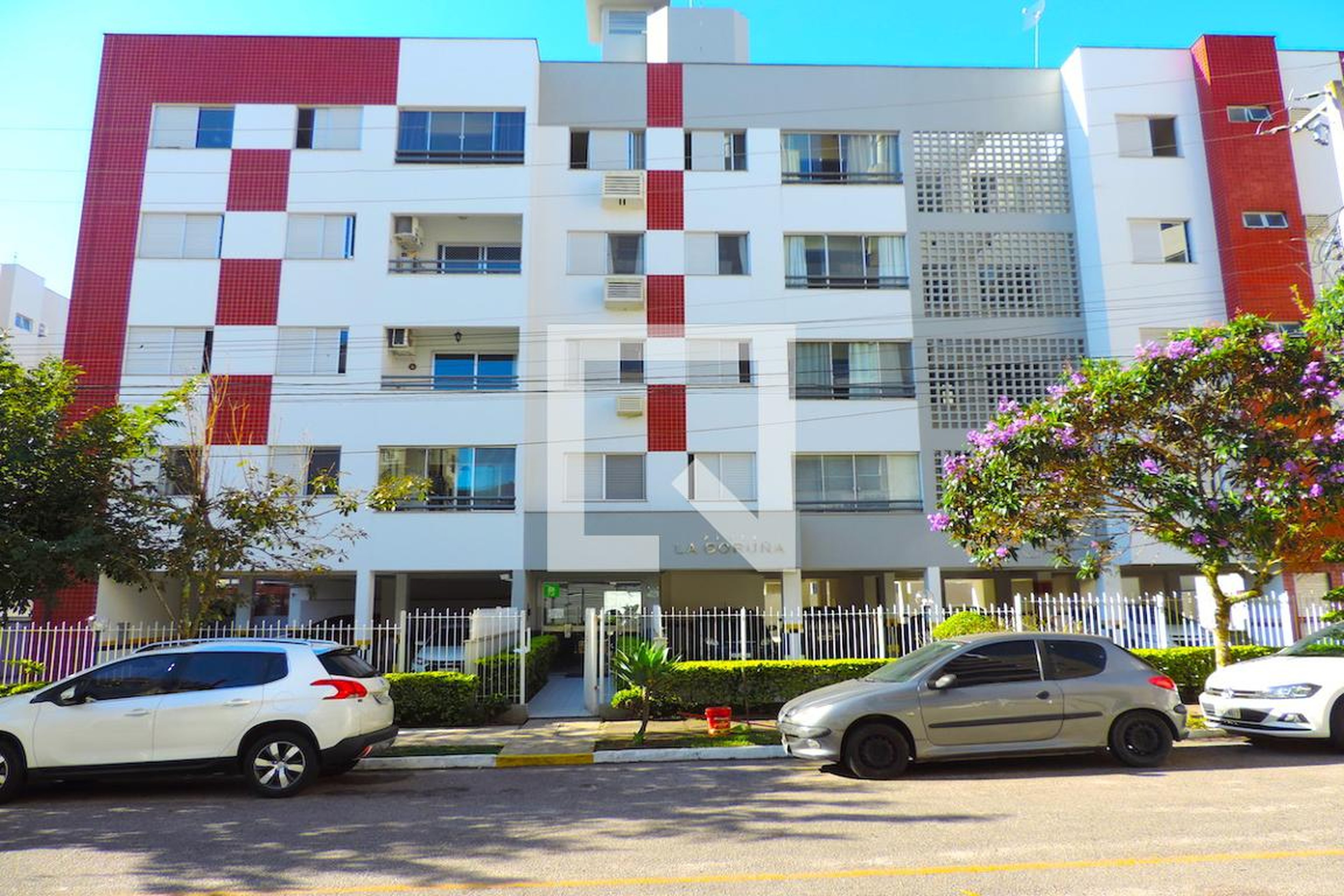 Fachada Condomínio em Rua Pireneus, 85